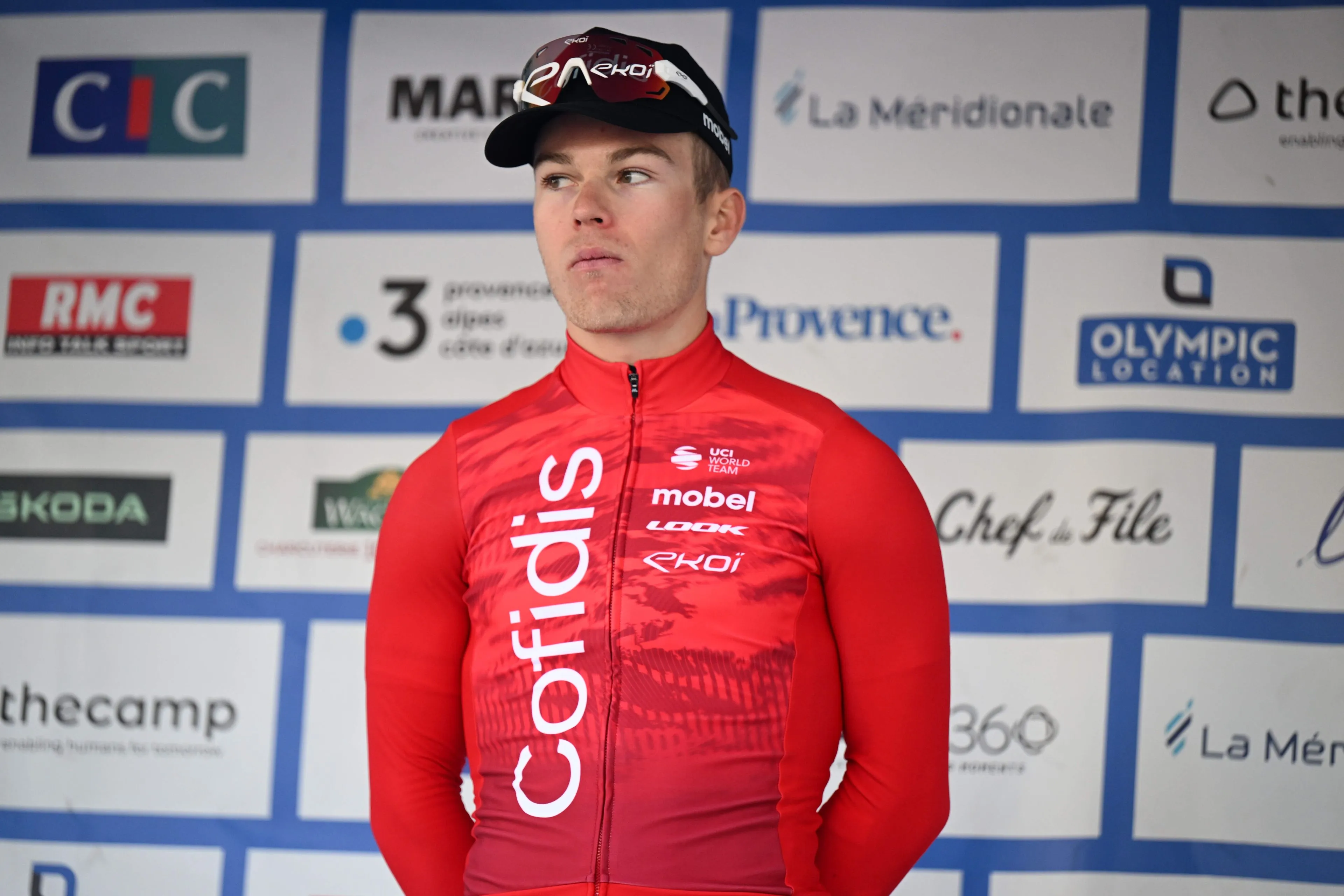 "Er hätte Leader bleiben sollen, anstatt Wout Van Aert Wasserflaschen zu besorgen" - Cofidis-Chef schimpft über seinen scheidenden Leader