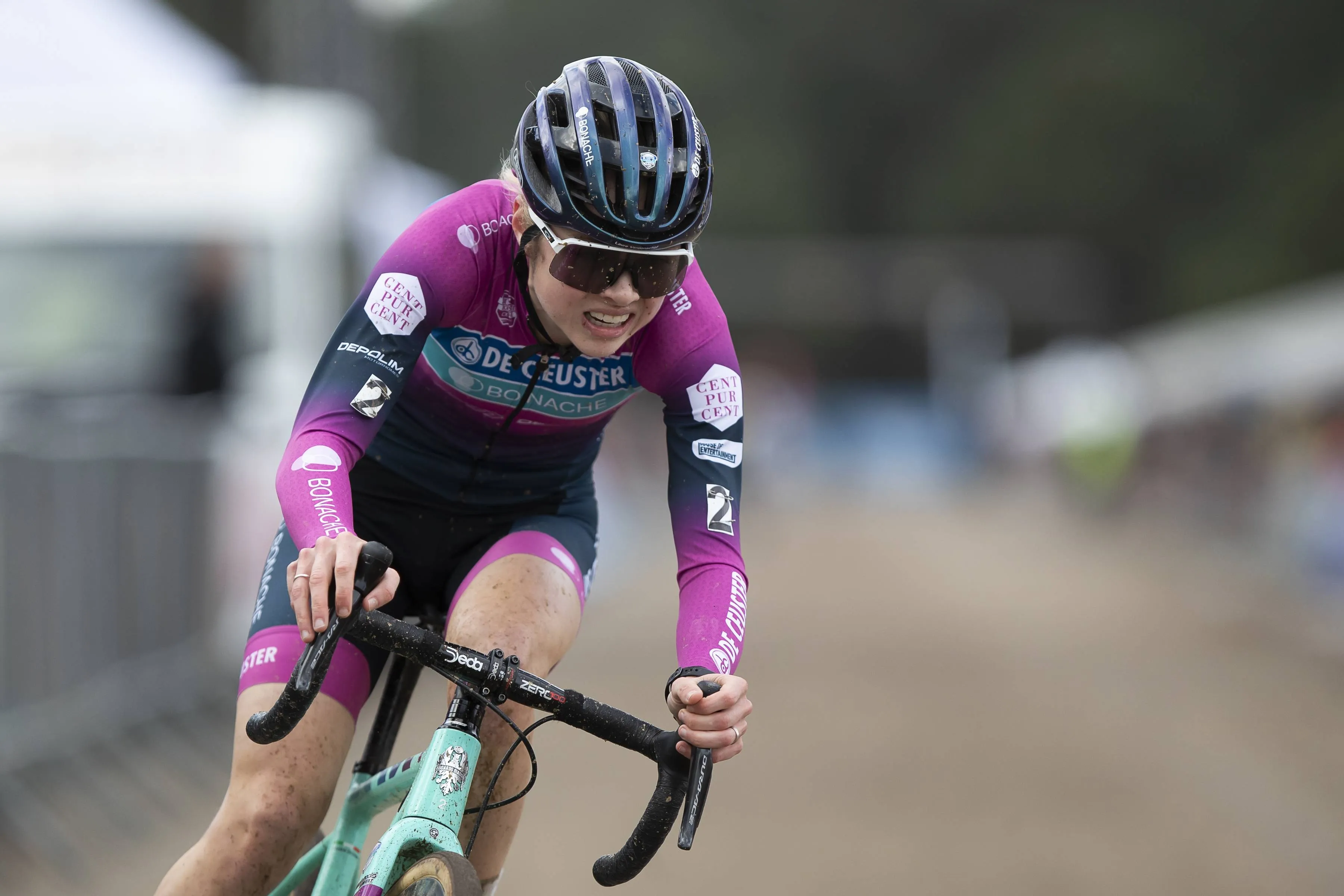 Laura Verdonschot gewinnt den Rucphen Cross vor Bentveld und van Alphen