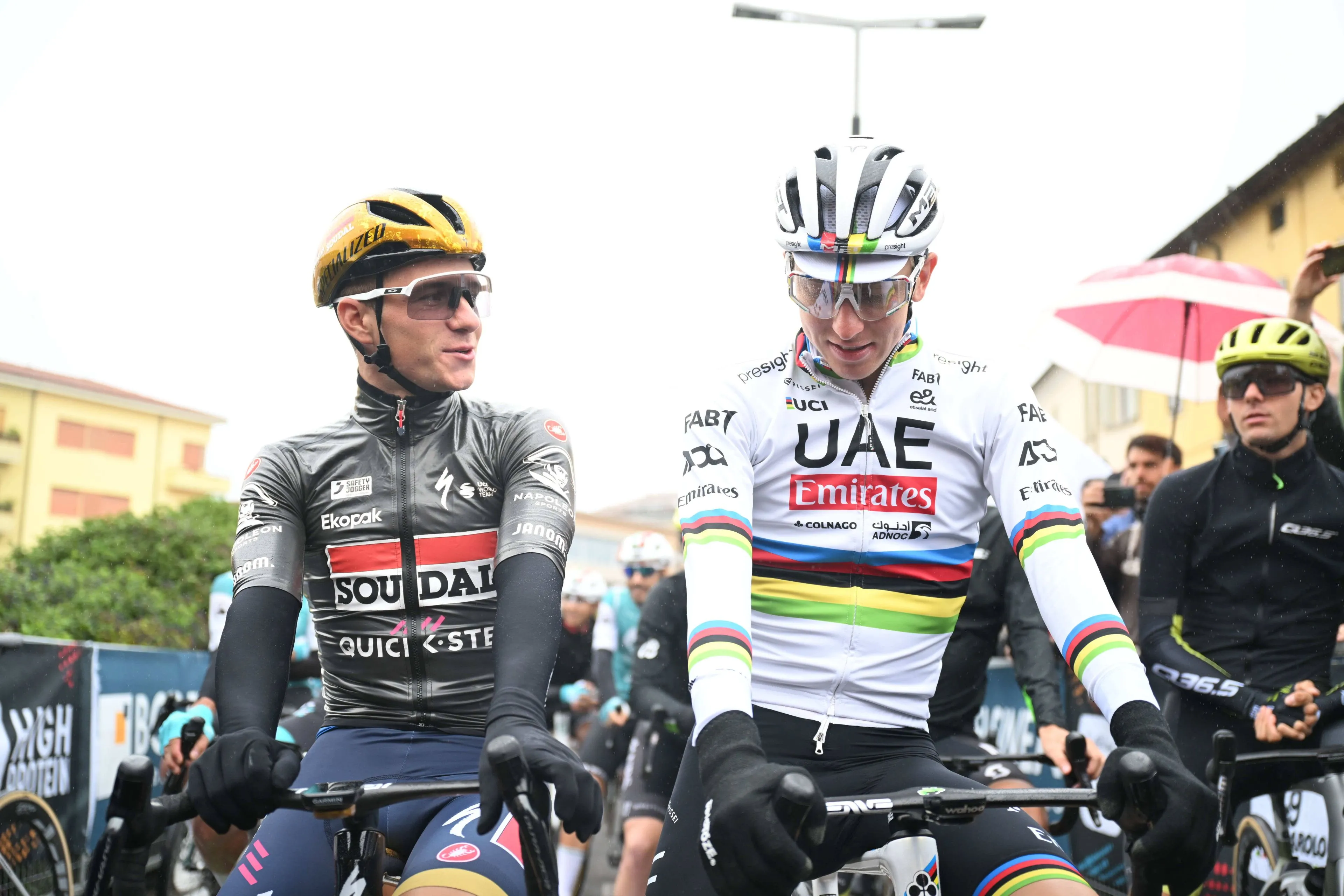 Tadej Pogacar scherzt darüber, dass seine Verlobte Urska Zigart Teamkollegin von Remco Evenepoel wird: "Wird sie ihm meine Geheimnisse verraten?"