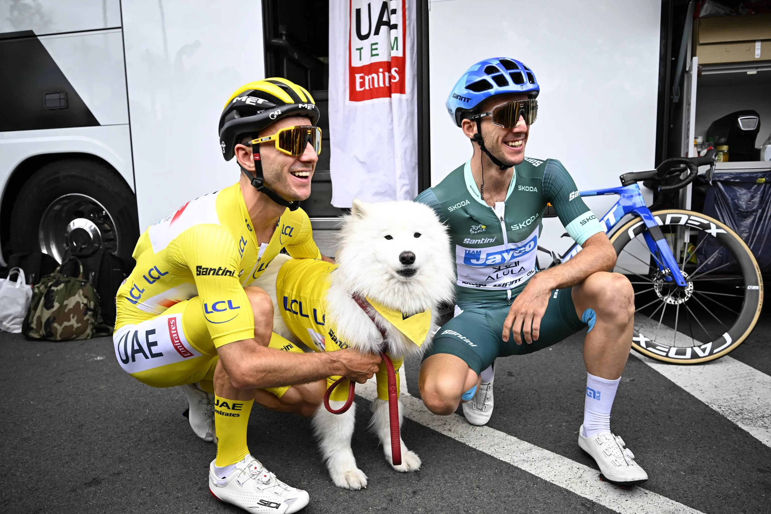 Simon Yates verrät die Rolle von Adam Yates bei seinem Wechsel zum Team Visma - Lease a Bike: "Ich habe Ratschläge von ihm bekommen, ja"