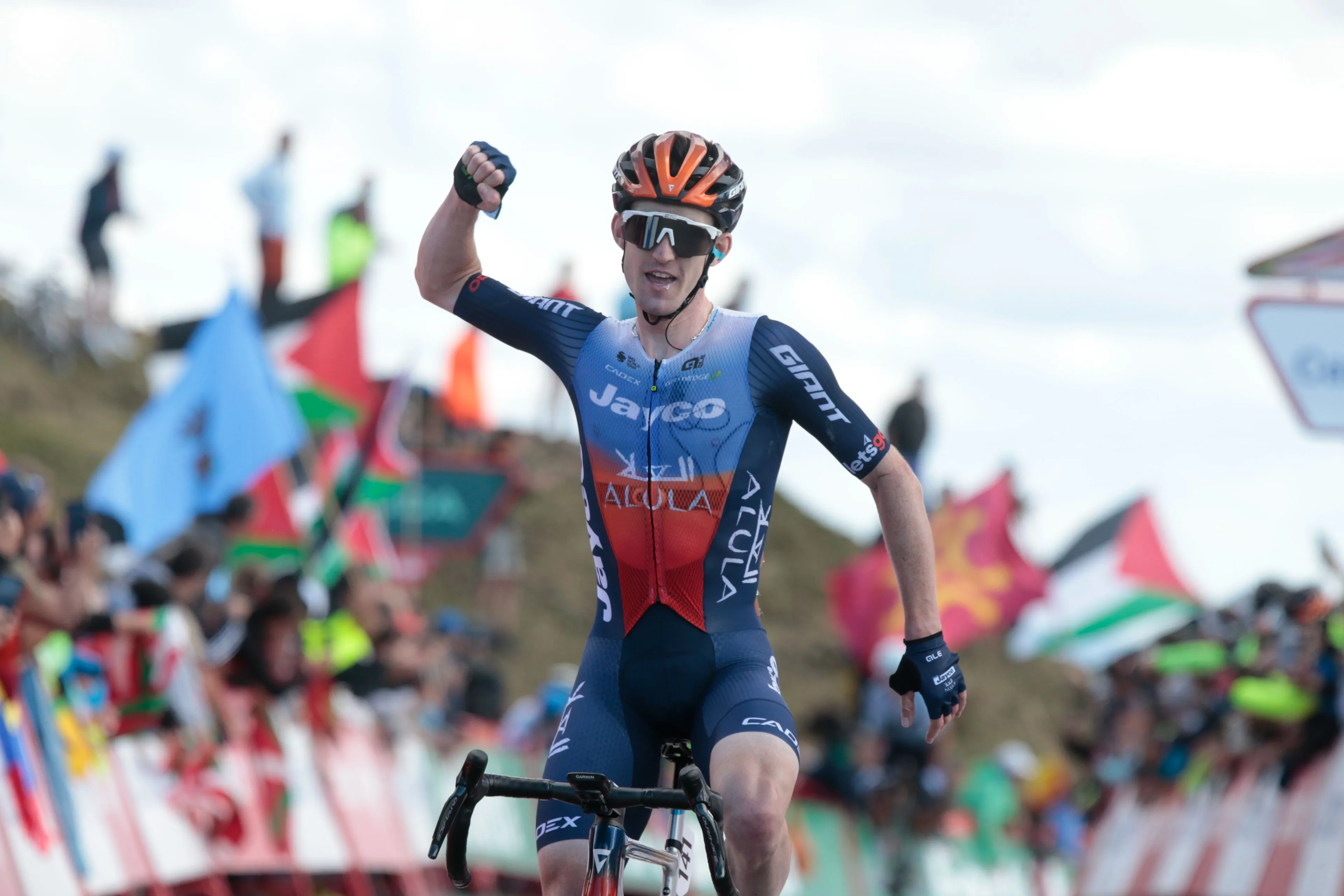 INTERVIEW | Eddie Dunbar über sein Tour-de-France-Debüt, Ambitionen, Pogacar & Vingegaard, den Jayco-Führungswechsel und das erste Rennen 2025