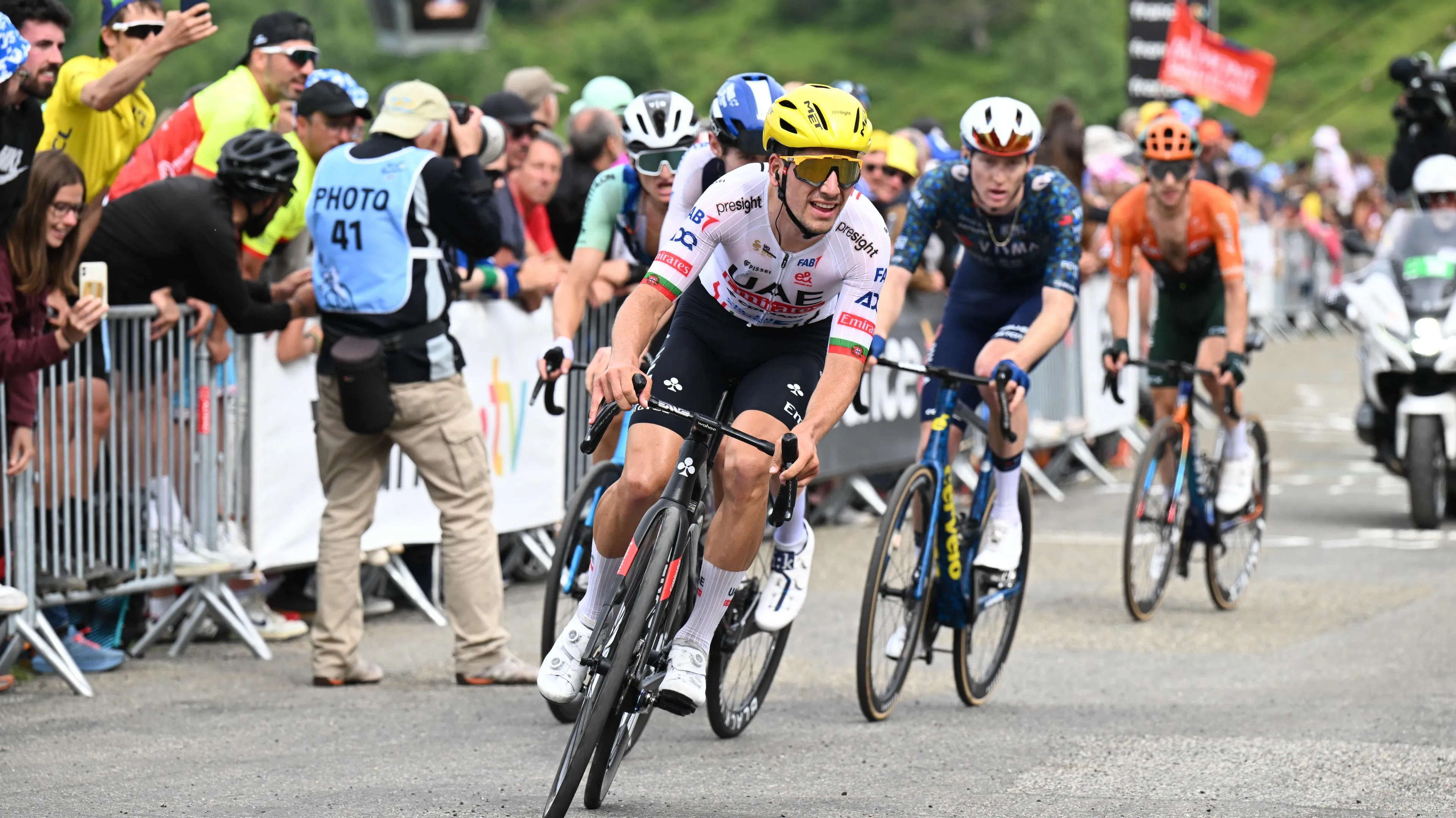 "Ich werde bei der Tour dabei sein, um Tadej zu unterstützen, und zwar bedingungslos" - João Almeida ist bereit, sich in den Dienst von Pogacar zu stellen