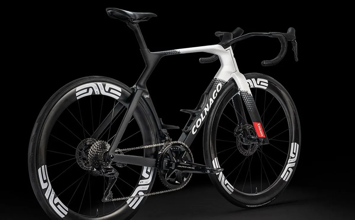 "Das schnellste Fahrrad der Welt" - Colnago enthüllt neues Aero-Bike für das UAE Team Emirates und Tadej Pogacar