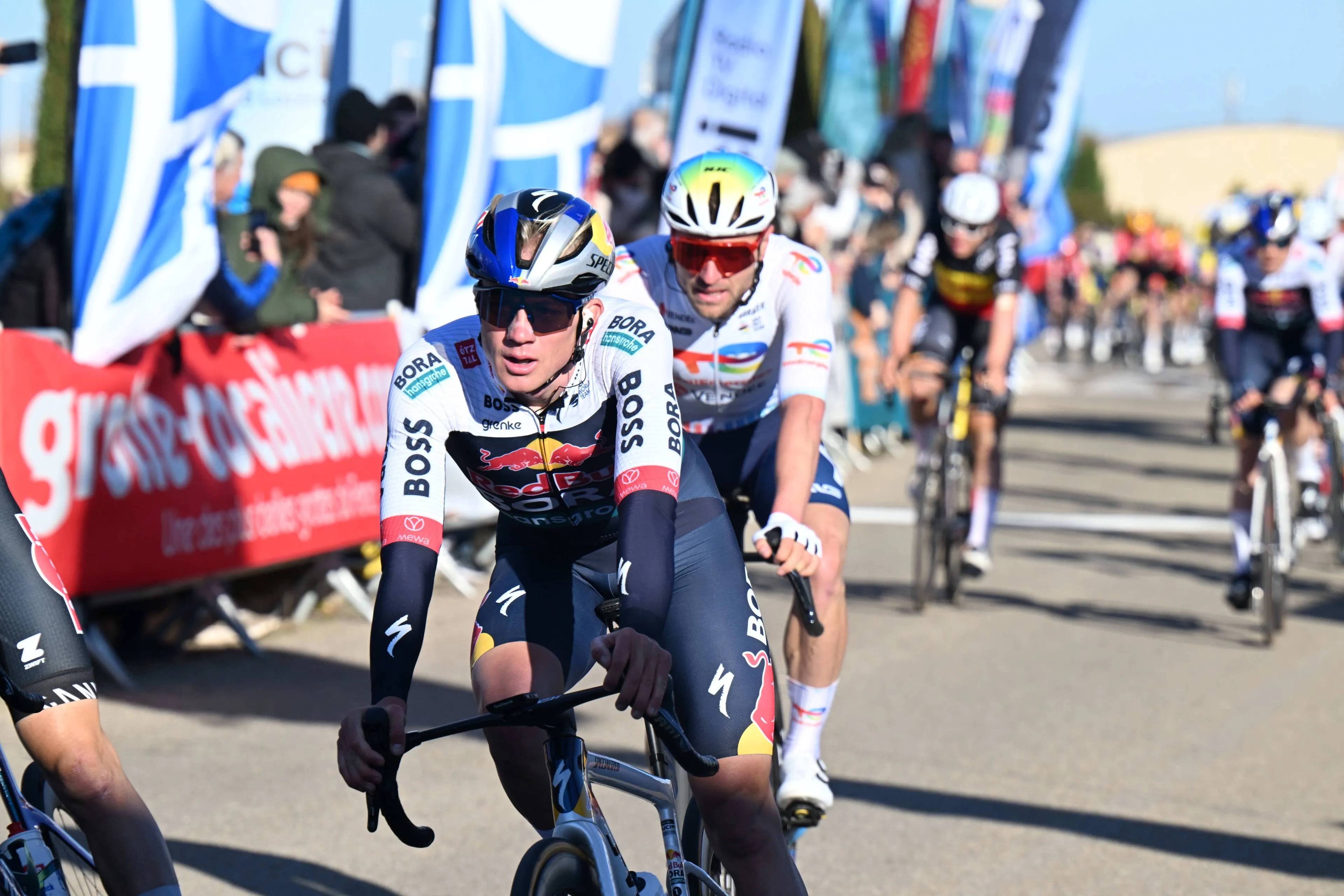 Trotz seines Sieges auf der 1. Etappe der Vuelta a Andalucía 2025 ist Maxim van Gils besorgt: „Ich habe ein bisschen Angst“.