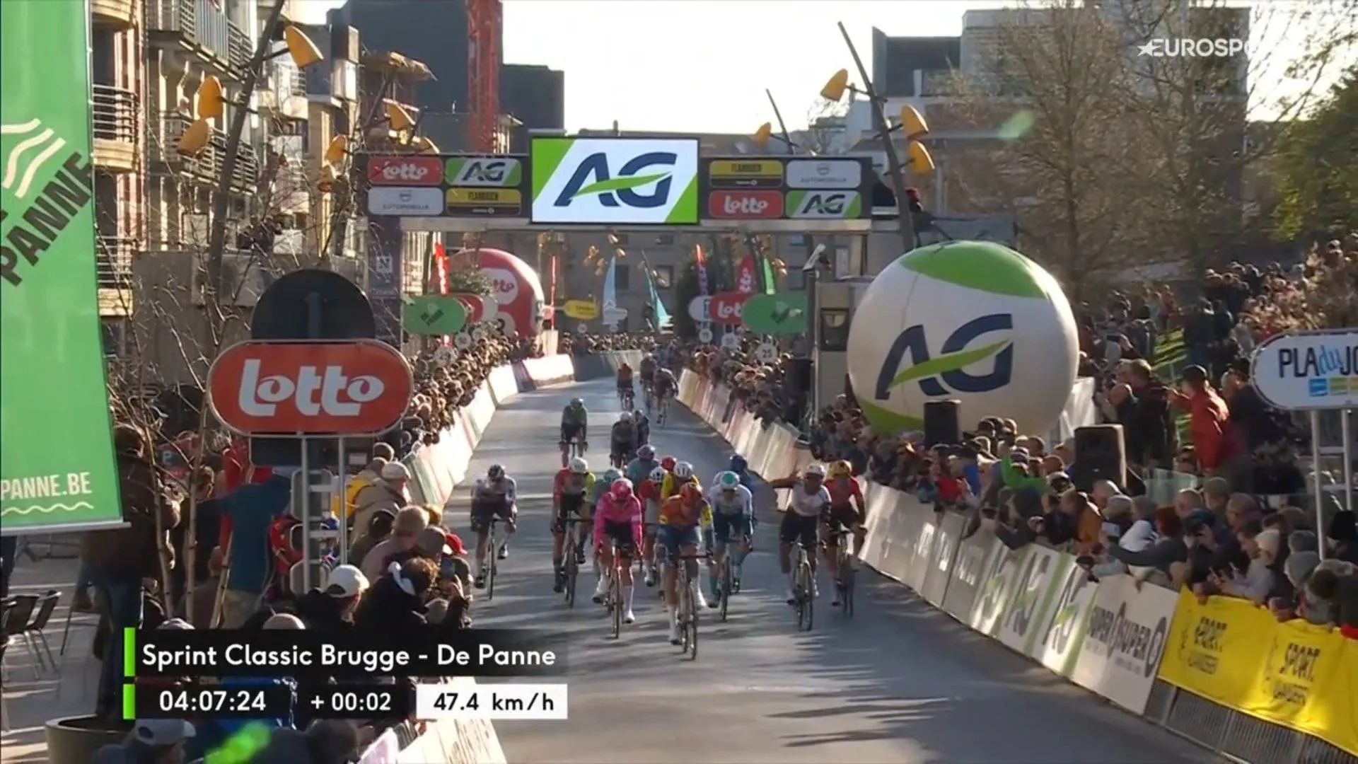Juan Sebastián Molano gewinnt das apokalyptische Finale der Classic Brugge-De Panne