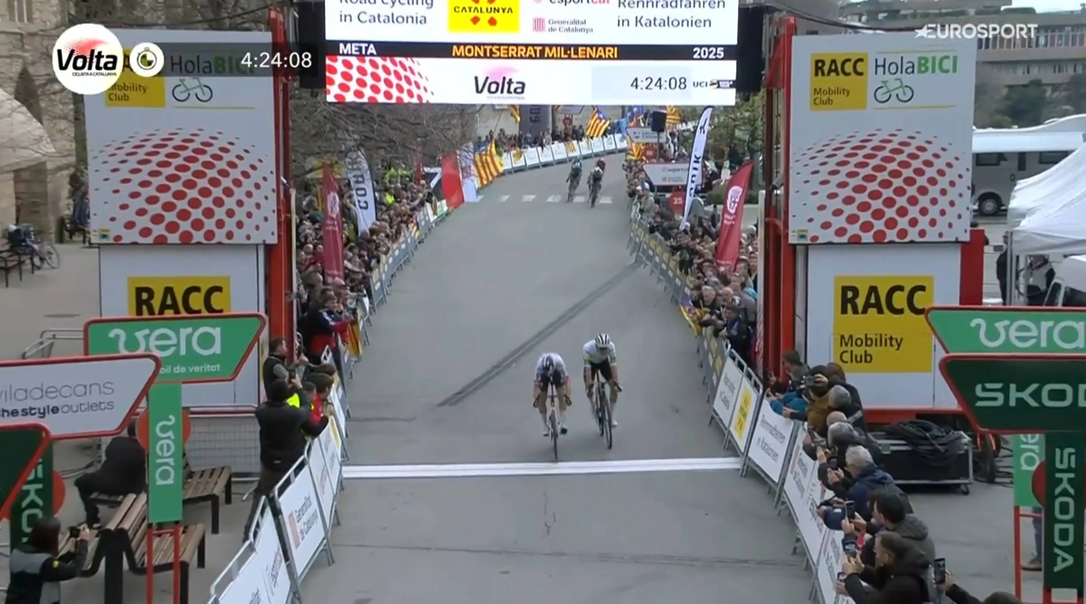 Primoz Roglic schlägt zurück! Der slowenische Champion bezwingt Juan Ayuso und sichert sich den Sieg auf der vierten Etappe der Katalonien-Rundfahrt 2025