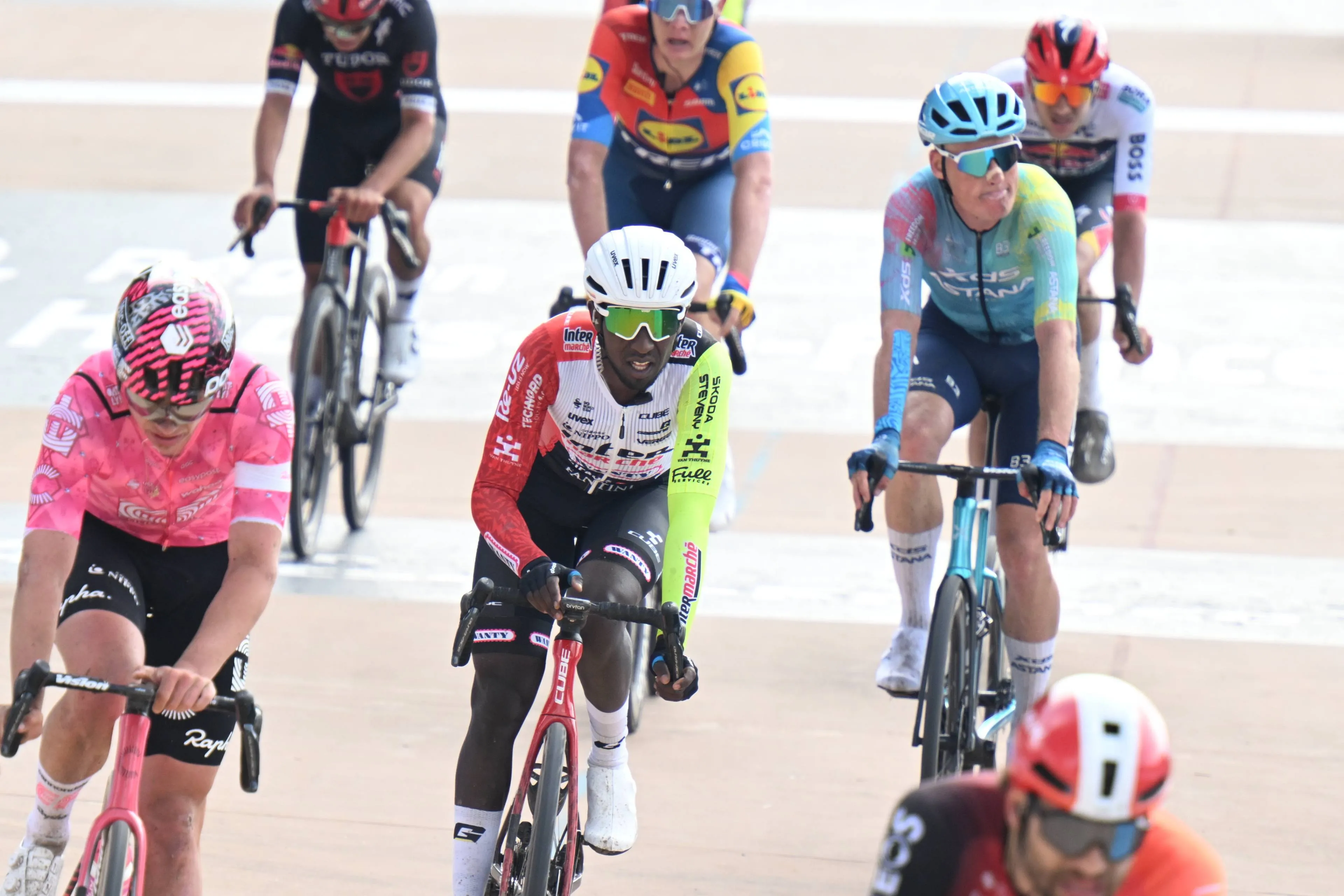 "Ich weiß nicht, ob es nächstes Jahr sein wird, aber ich werde eines Tages zurückkommen" - Biniam Girmays Feedback zum Paris-Roubaix-Debüt
