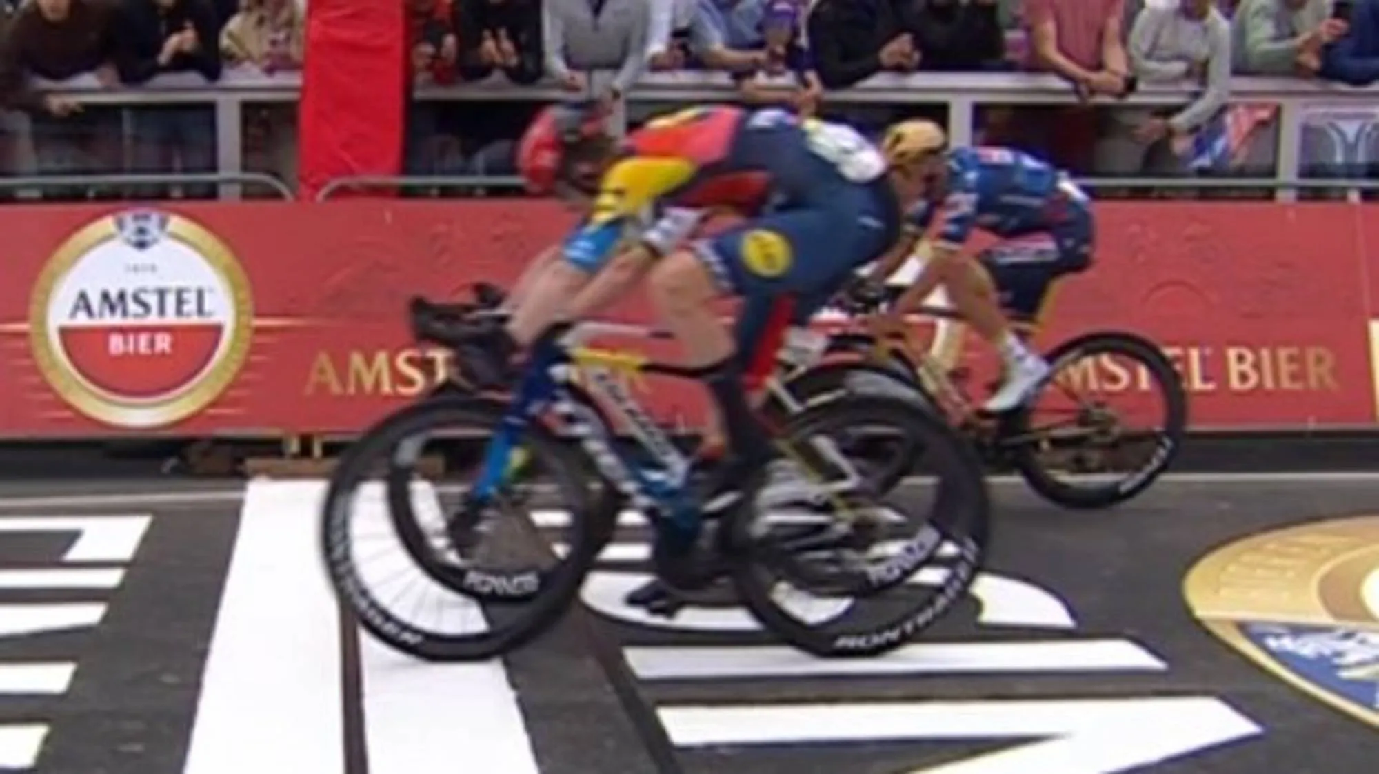 VIDEO: Dänemark ganz oben! Schau dir an, wie der Mann, der am wenigsten damit gerechnet hatte, die Amstel Gold Race im Sprint gewann