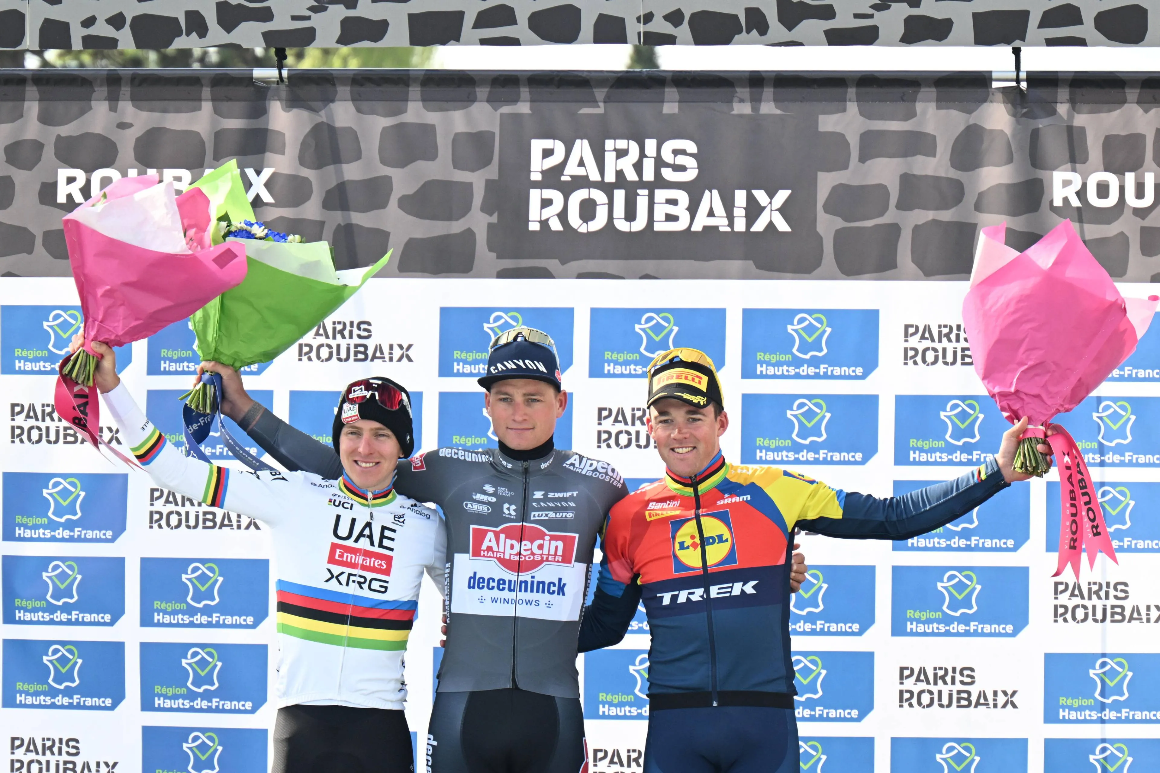 Adrie van der Poel staunt über Auftritt seines Sohnes bei Paris-Roubaix 2025: "Diese Fahrer wissen wirklich, wie man eine Show liefert“