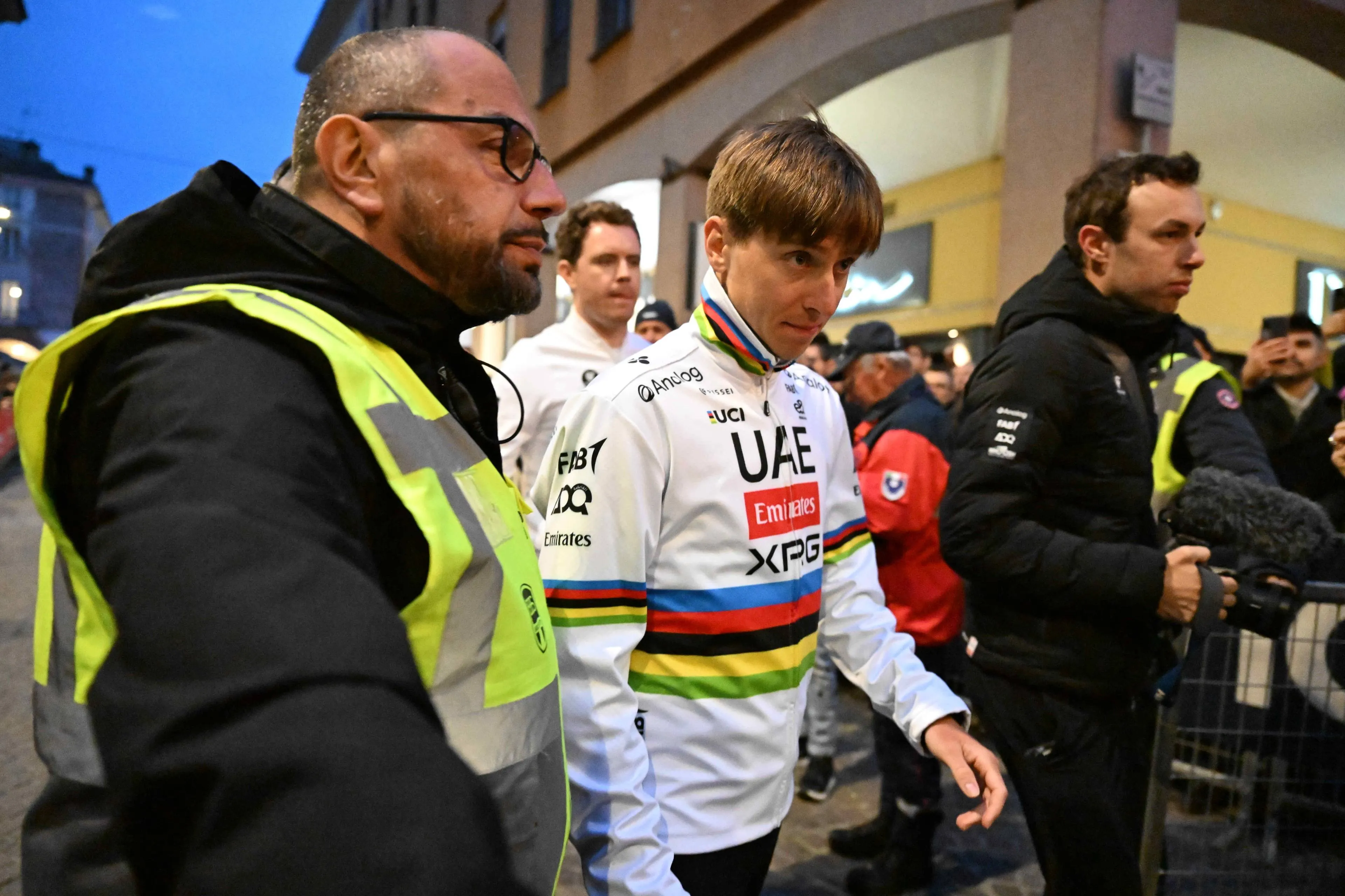 "Das ist das Krebsgeschwür unserer heutigen Gesellschaft" - Tadej Pogacar springt Wout Van Aert zur Seite