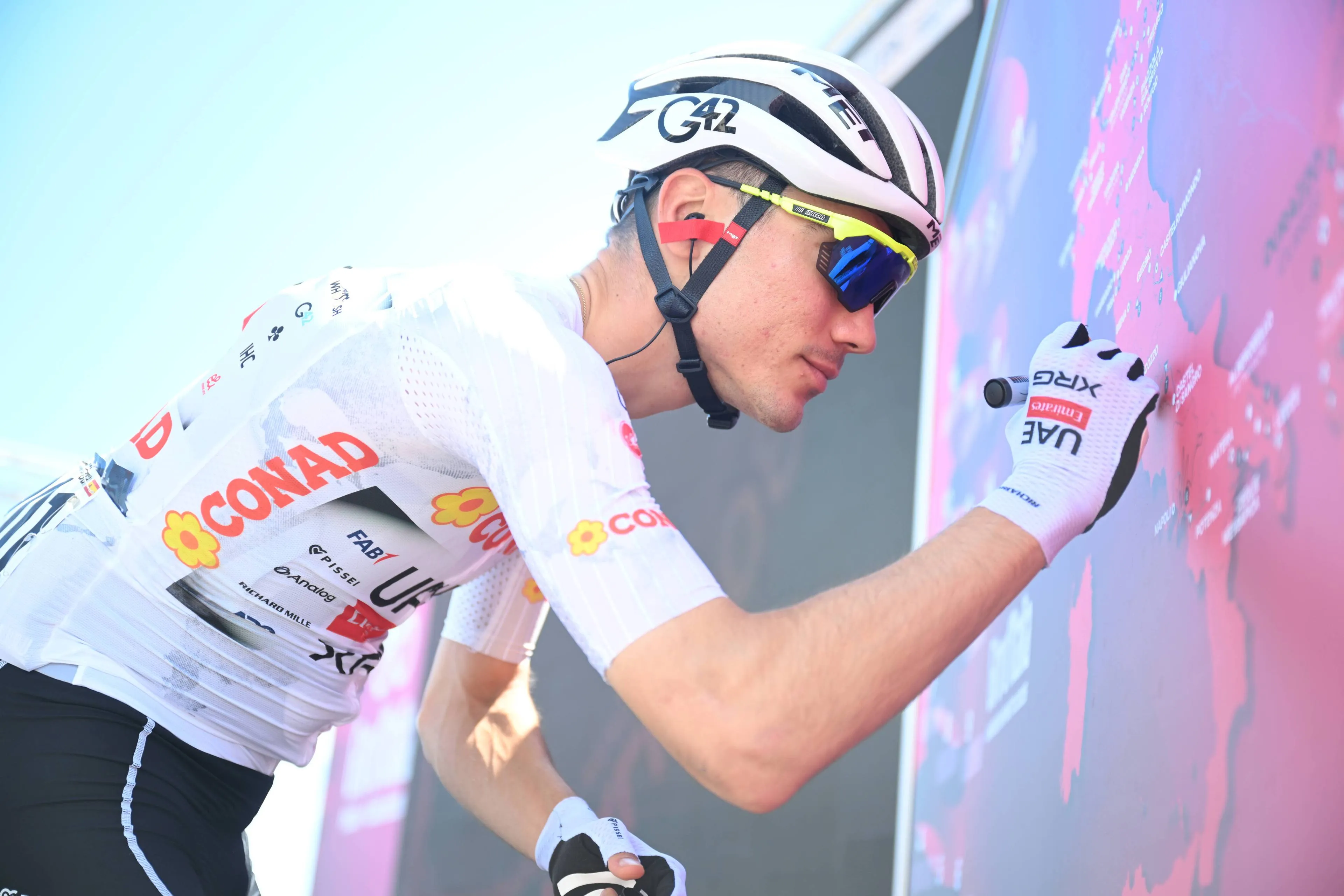 Juan Ayuso nur drei Sekunden hinter Roglic – jetzt zählt die „Mini-Strade Bianche“