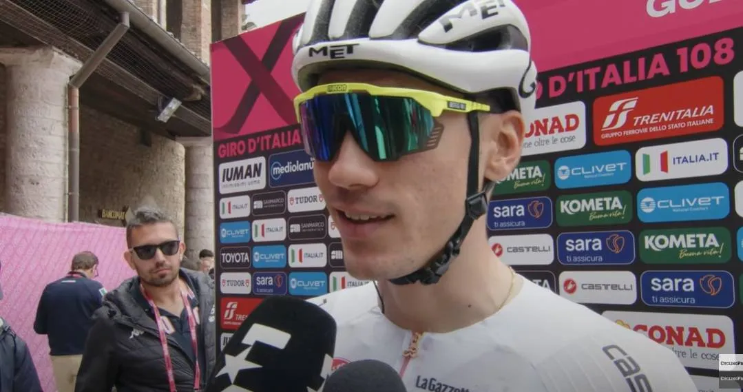 "Die letzten beiden Abschnitte sind die wichtigsten" - Juan Ayuso schon vor dem Start der Schotteretappe des Giro 2025