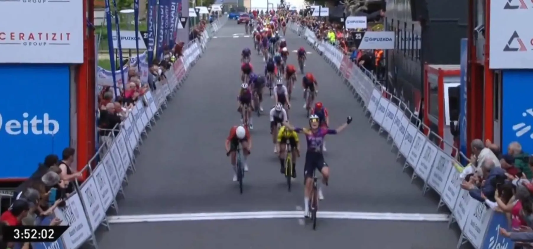 Mischa Bredewold triumphiert im Massensprint zum Auftakt der Baskenland-Rundfahrt der Frauen