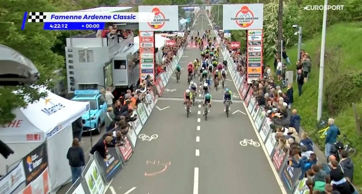 Max Kanter feiert Sieg bei der Lotto Famenne Ardenne Classic 2025 – dritter Astana-Sieg des Tages