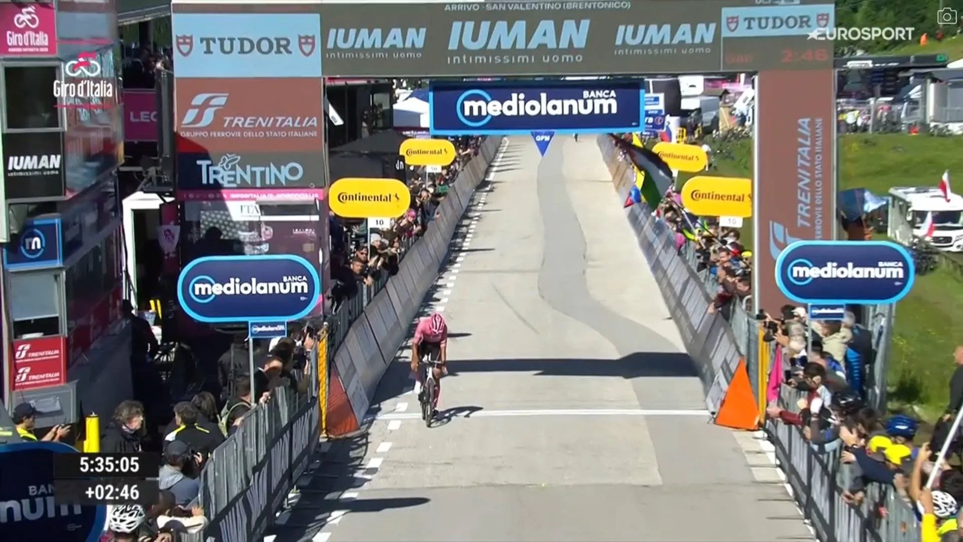 Giro d’Italia 2025 – Gesamtklassement-Update Etappe 16: Del Toro nur Sekunden vor Yates und Carapaz; Ayuso aus den Top10