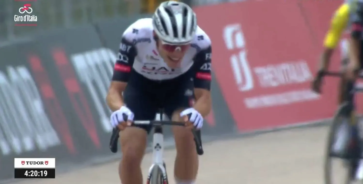 GC Update Giro d'Italia 2025 Etappe 7 - Primoz Roglic in Rosa dicht gefolgt von 2 UAE-Fahrern
