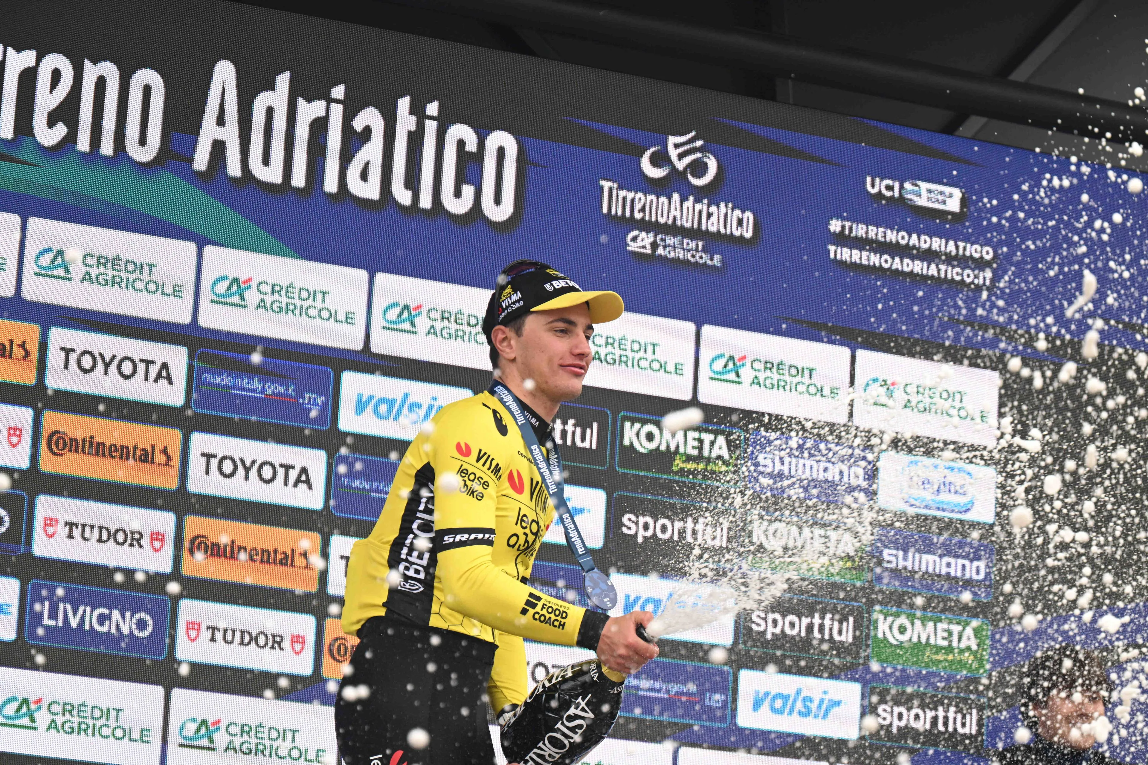"Nur er kann es schaffen" - Olav Kooij dankt Wout van Aert nach dem wichtigen Sieg beim Giro d'Italia