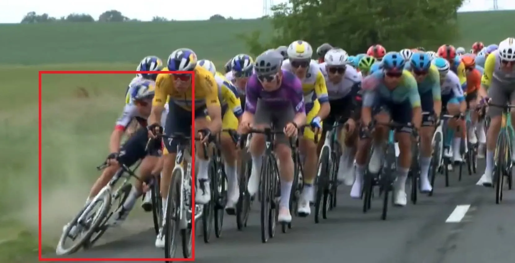 VIDEO | Massensturz dezimiert das Peloton bei der Tour de Hongrie - Red Bull - BORA - hansgrohe stark betroffen