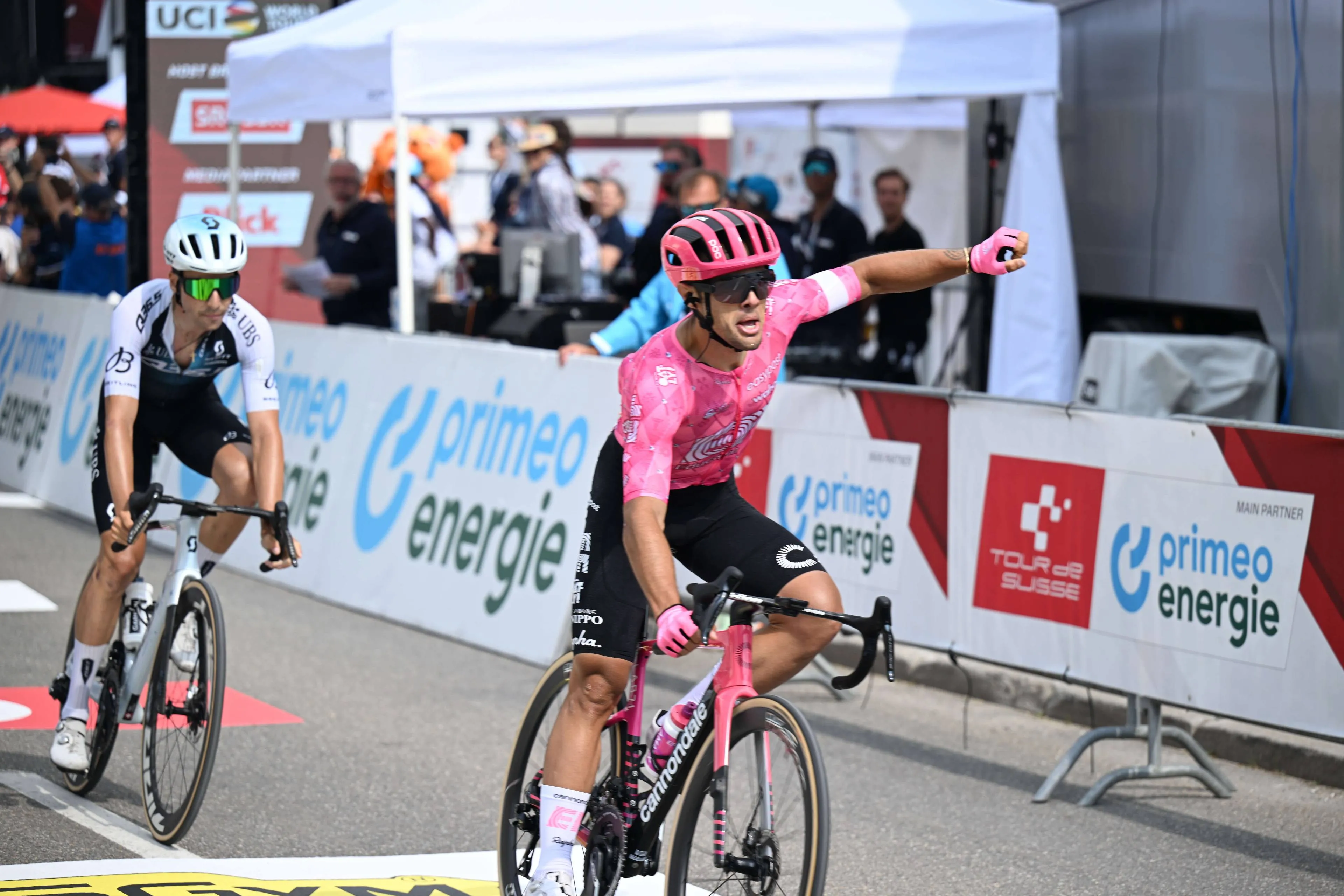 "Mein erster Sieg bei der World Tour" - Vincenzo Albanese betritt mit Etappensieg bei der Tour de Suisse Neuland