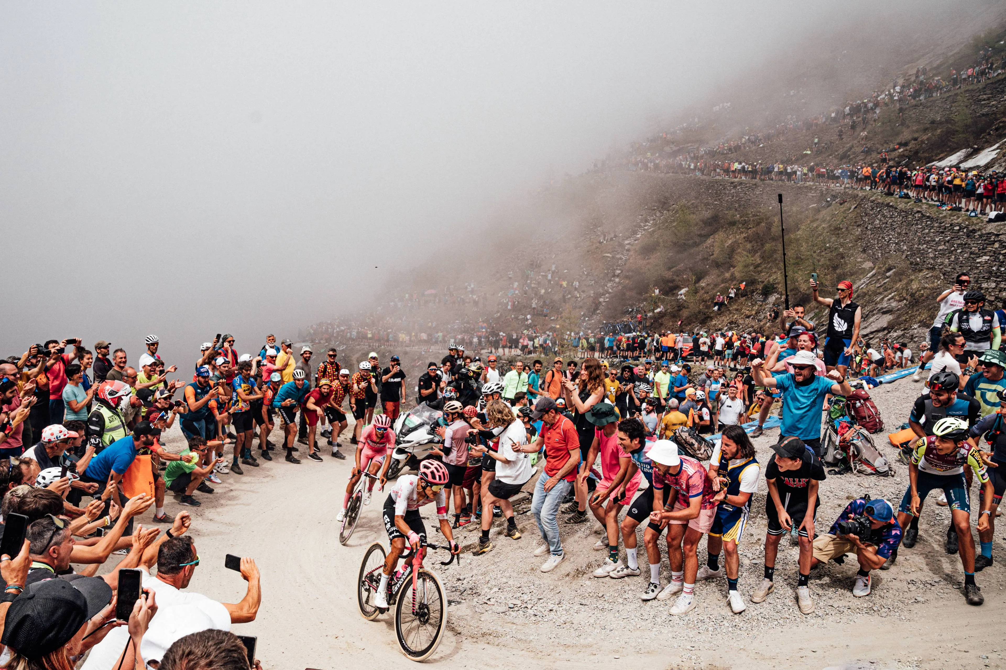 ANALYSE | Ein Giro d'Italia, gewonnen und verloren in 2 Schotterabschnitten
