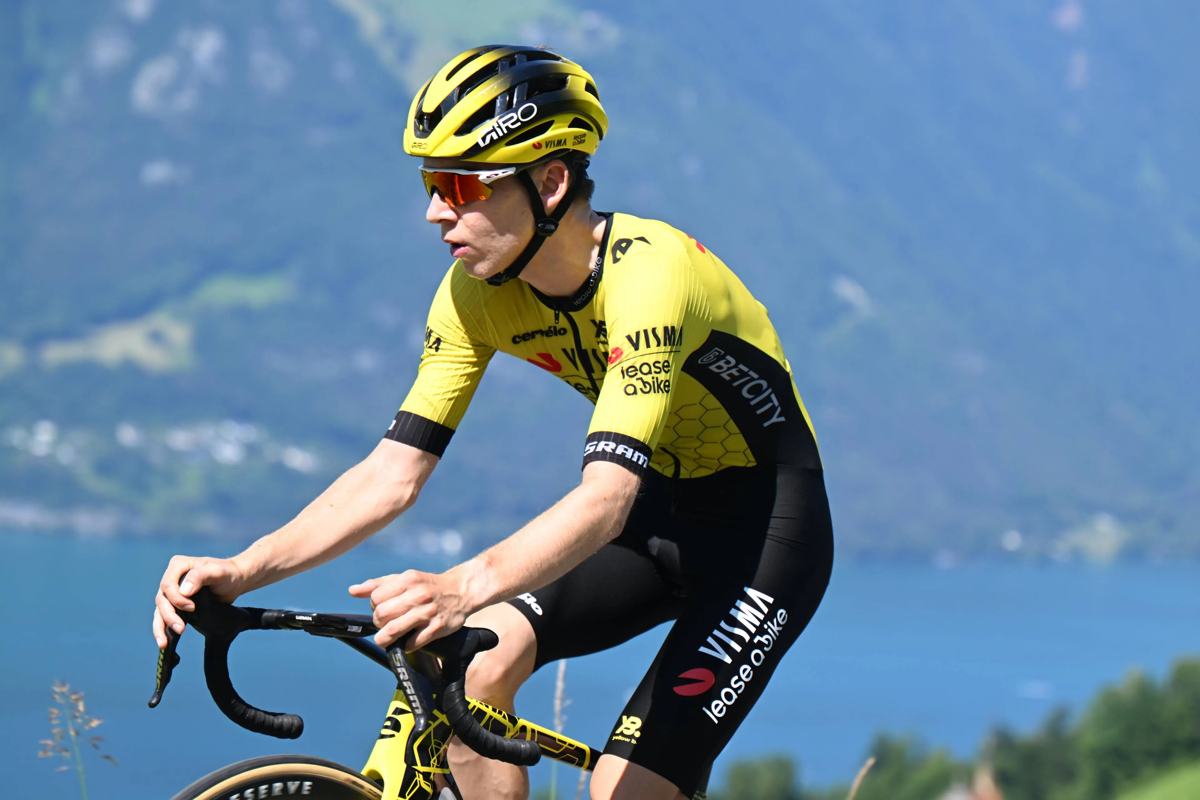 "Es war einfach ein Schritt nach oben - professioneller" - Visma-Youngstar liebt seine Rolle als Helfer von Jonas Vingegaard