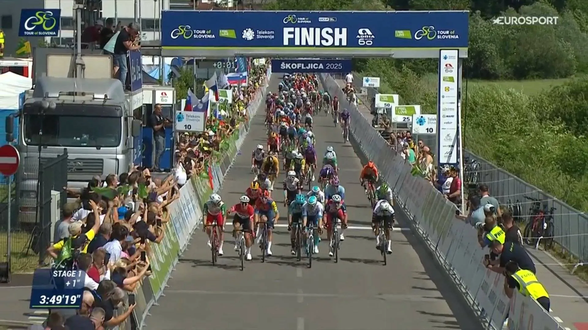 Dylan Groenewegen sprintet auf der 1. Etappe der Slowenien-Rundfahrt 2025 zum Sieg