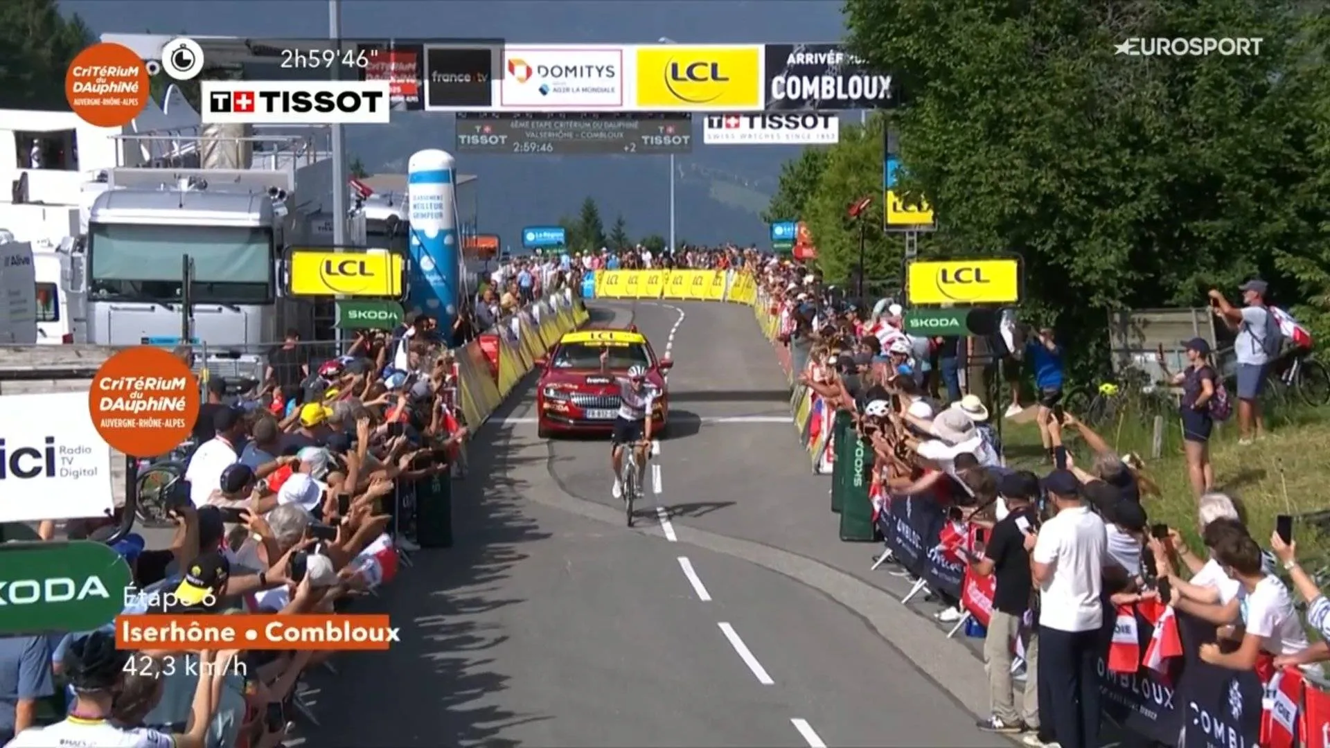 Tadej Pogacar lässt Jonas Vingegaard und Remco Evenepoel im ersten großen Bergduell der Topstars von 2025 keinerlei Chance – Etappensieg und Führungstrikot bei der Dauphiné