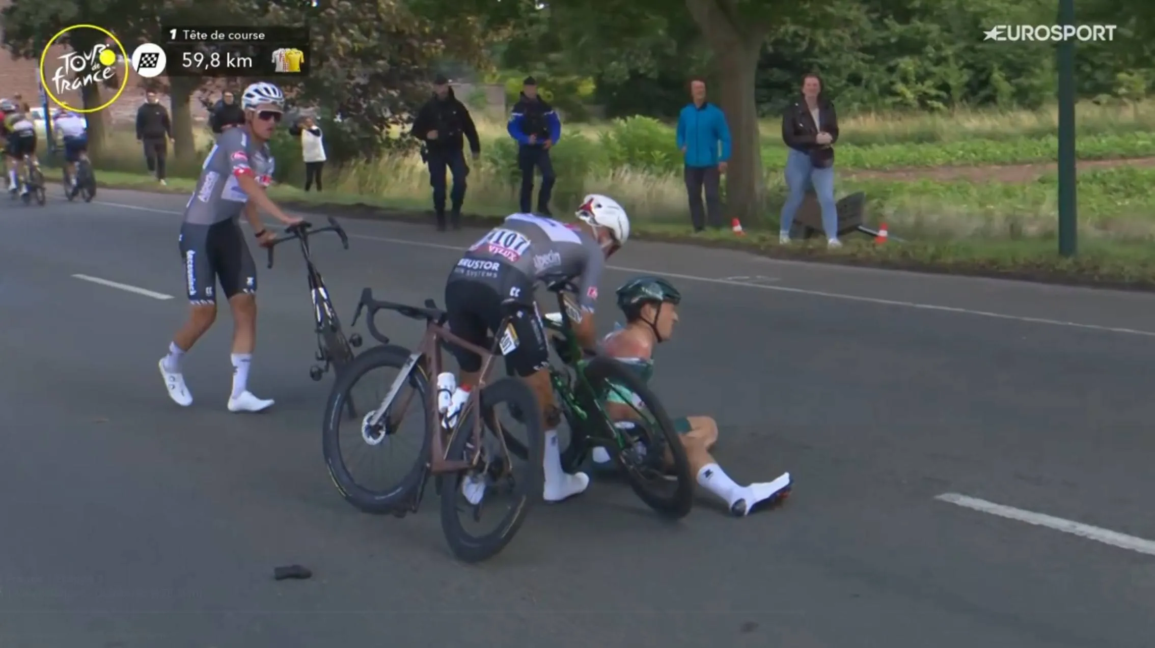 BREAKING Jasper Philipsen gibt Tour de France 2025 nach heftigem Sturz im Zwischensprint auf