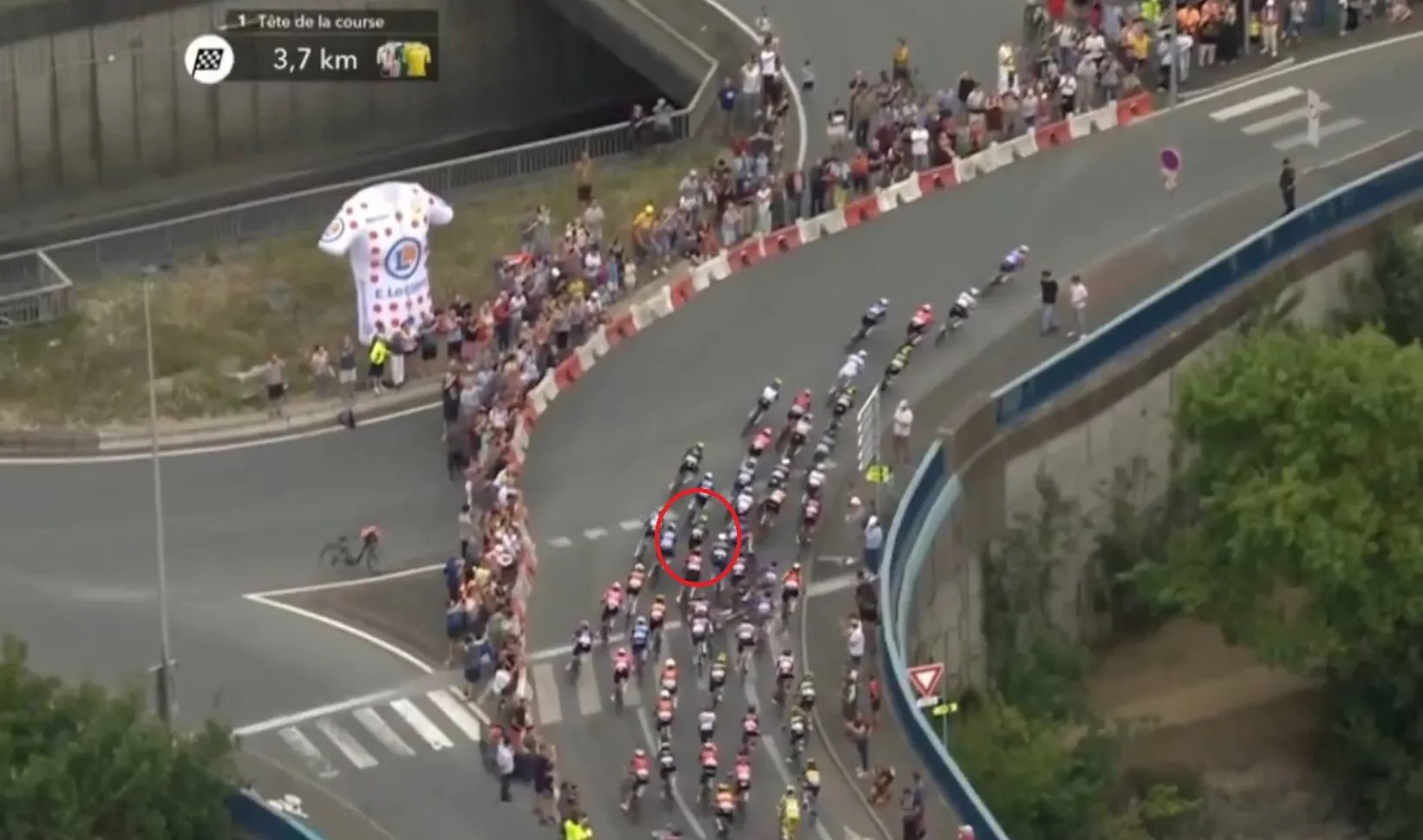 „Demi sollte nicht dabei sein" - Keine Einigkeit über Vollerings Sturz bei der Tour de France Femmes