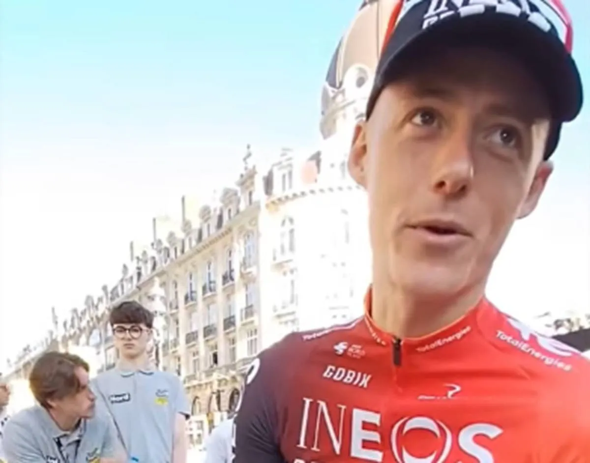 INTERVIEW | INEOS-Kapitän peilt Podium in Paris an – „Wir streben das bestmögliche GC-Ergebnis an“