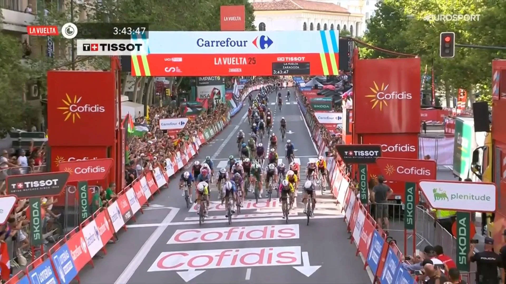 Jasper Philipsen gewinnt in Zaragoza: Belgier sticht Elia Viviani im Vuelta-Sprint 2025 durch winzige Lücke aus