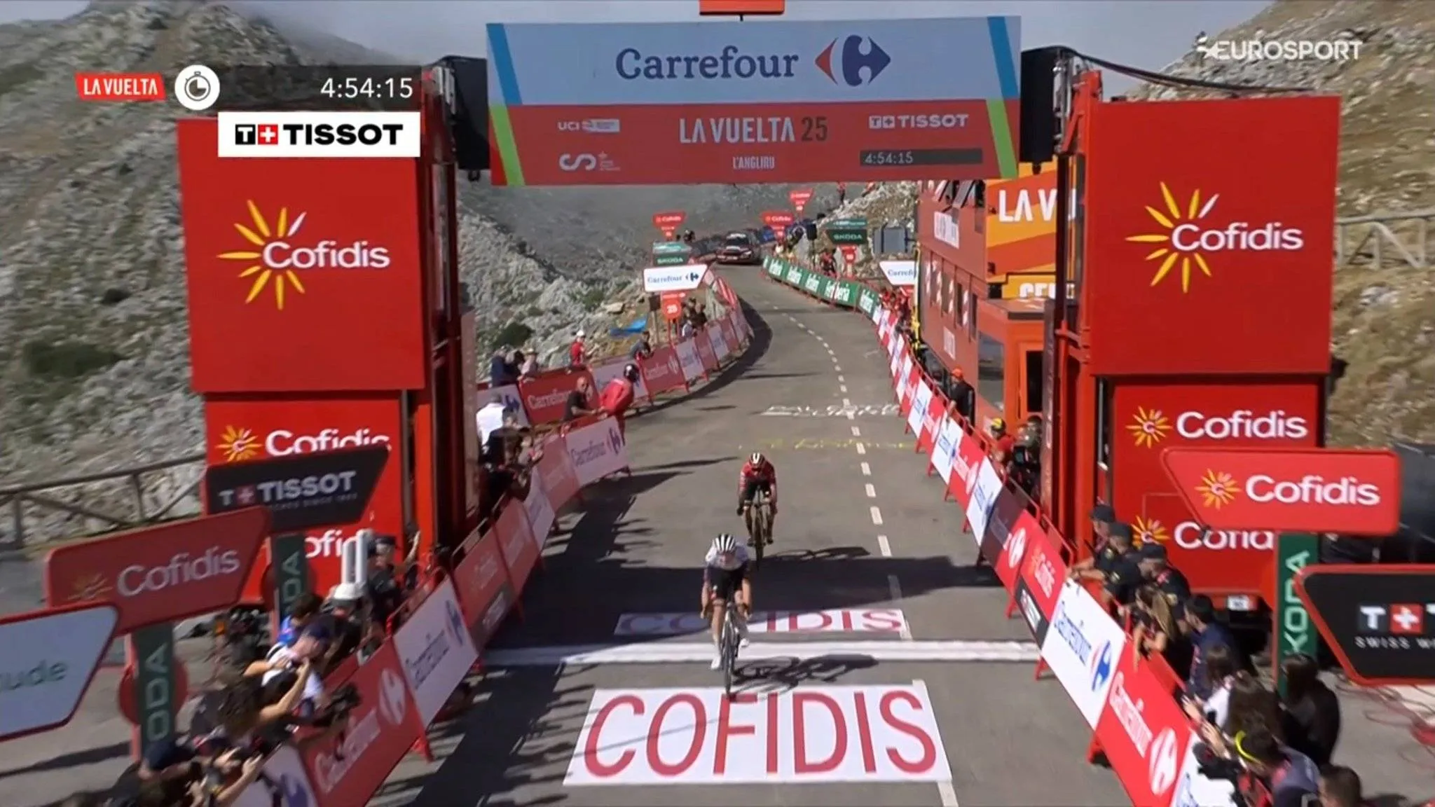 Vuelta a Espana 2025: Joao Almeida schlägt Jonas Vingegaard auf dem Alto de l'Angliru