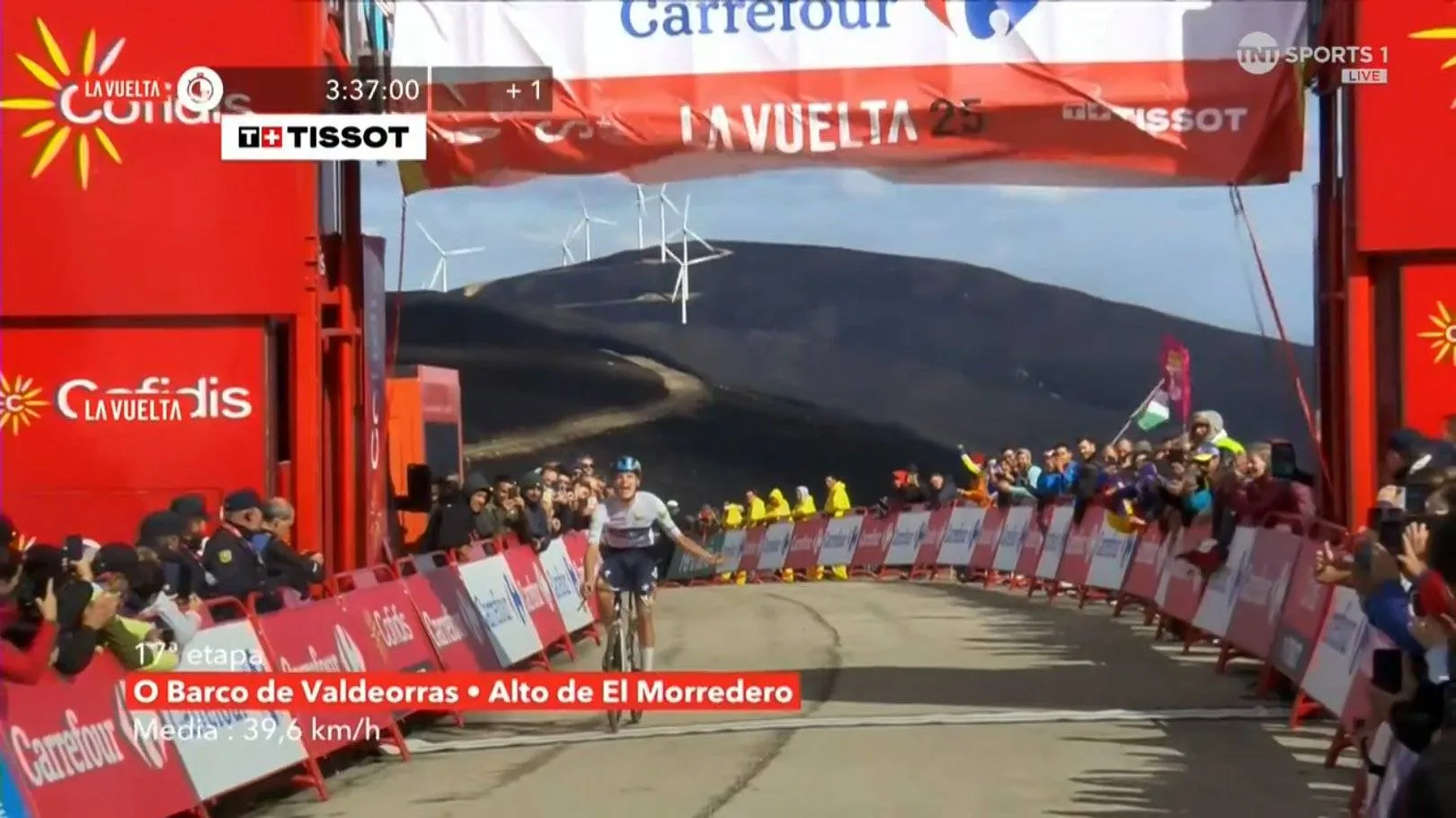 Vuelta a Espana, Etappe 17: Endlich ein Sieg für Red Bull - BORA - hansgrohe! Giulio Pellizzari jubelt am Alto de El Morredero