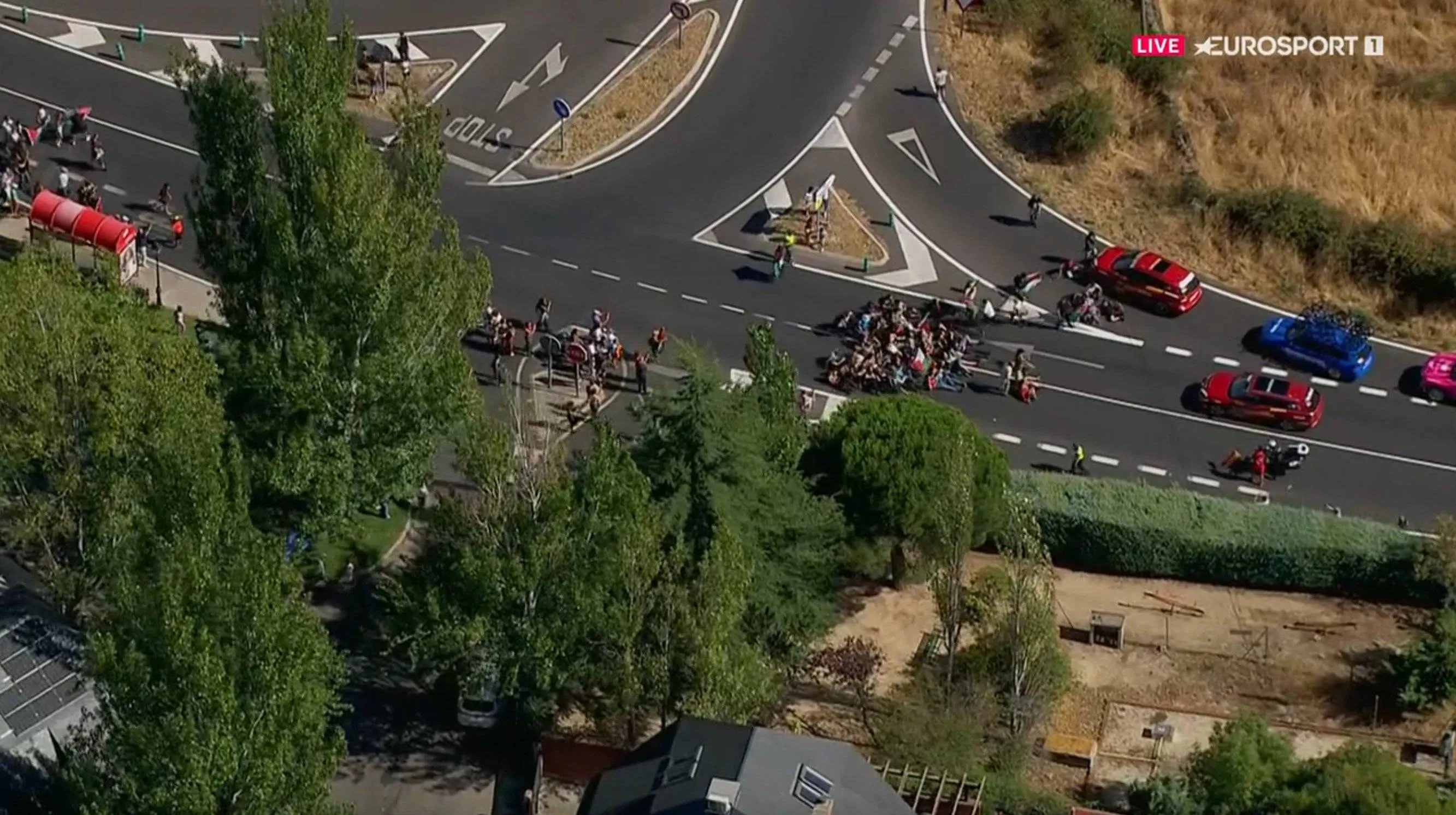 VIDEO: Erneuter Protest bei der La Vuelta 2025 mit versuchter Blockade auf der 20. Etappe