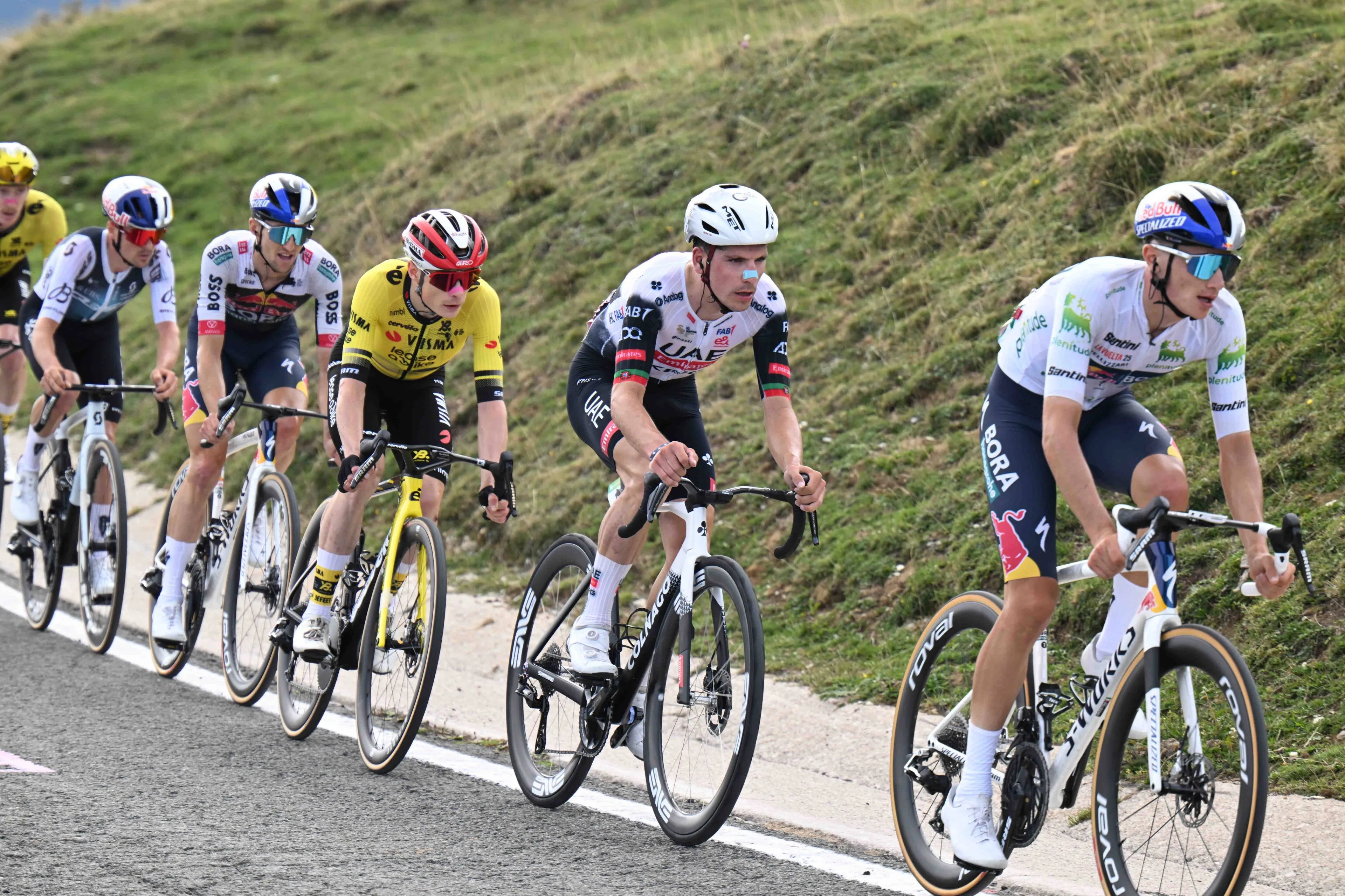 „Vielleicht habe ich eines Tages den Mangel an Unterstützung gespürt" - João Almeida über die Vuelta a Espana, die Kämpfe mit Vingegaard und Ayusos Abgang