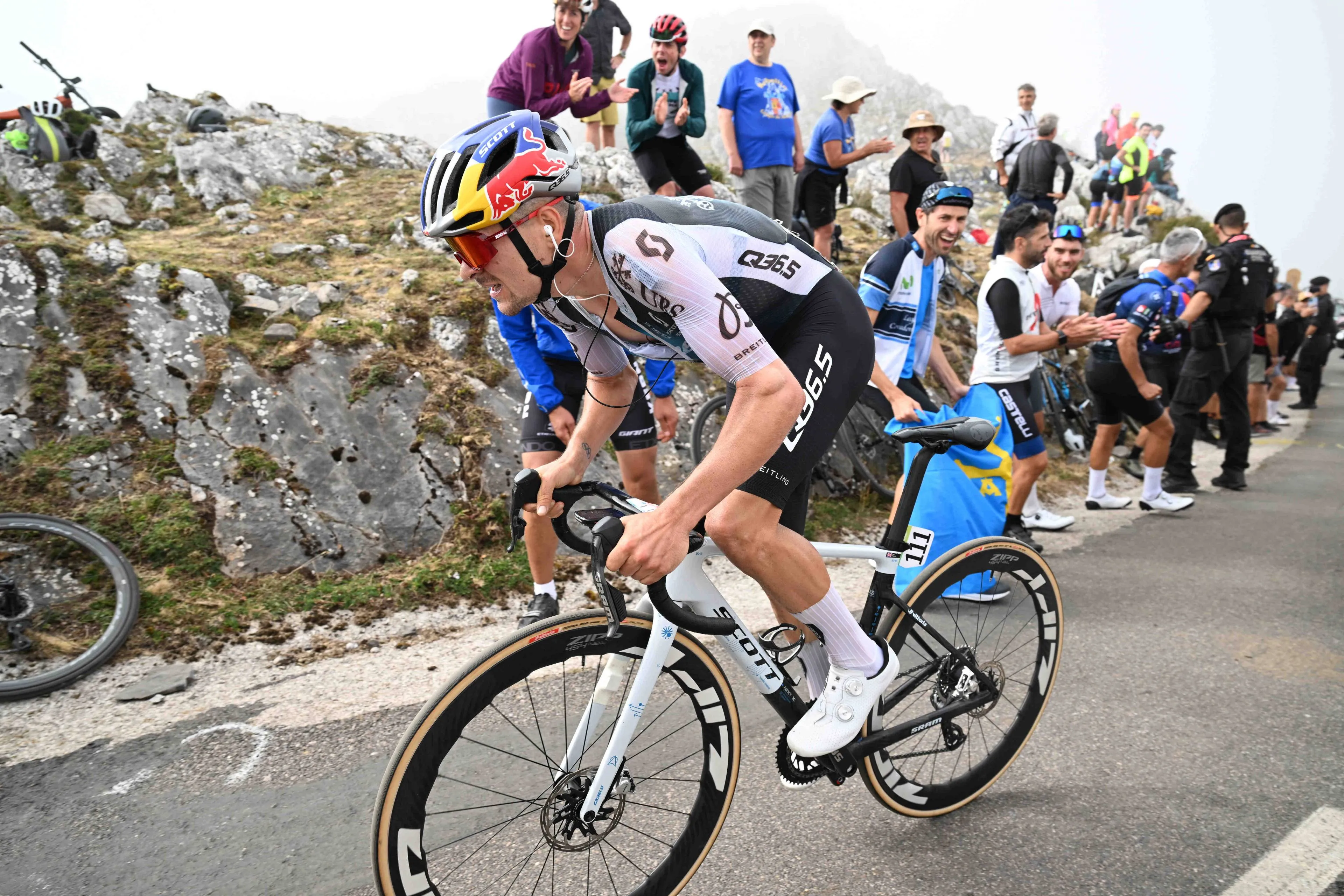 Schmerzensgesichter am Angliru: So quälten sich Vingegaard, Almeida, Gall und Co. über den härtesten Anstieg im Radsport