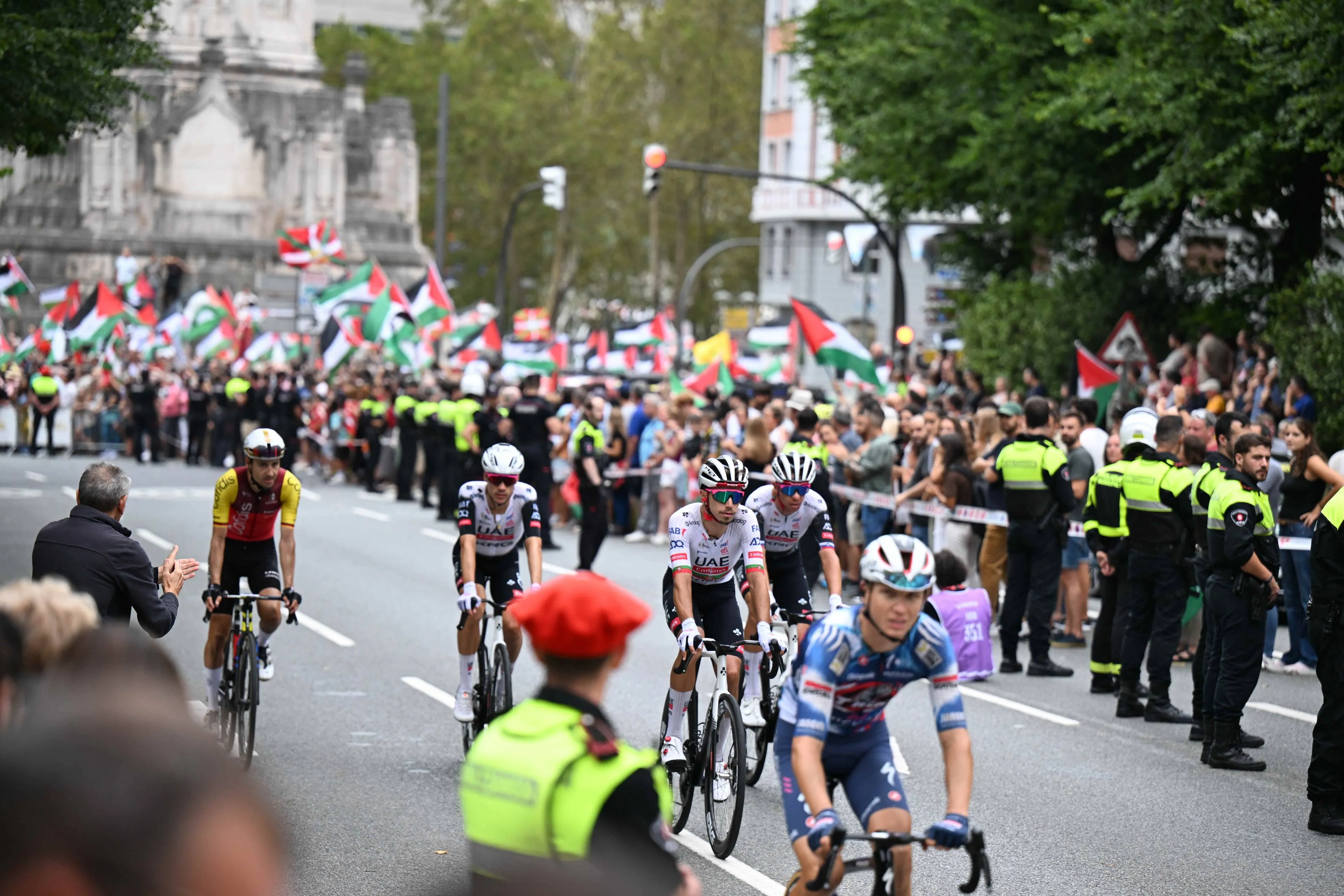 „Sport benutzen, um einen Völkermord zu 'beschönigen'“ – UCI und spanische Regierung im Streit über Vuelta-Proteste