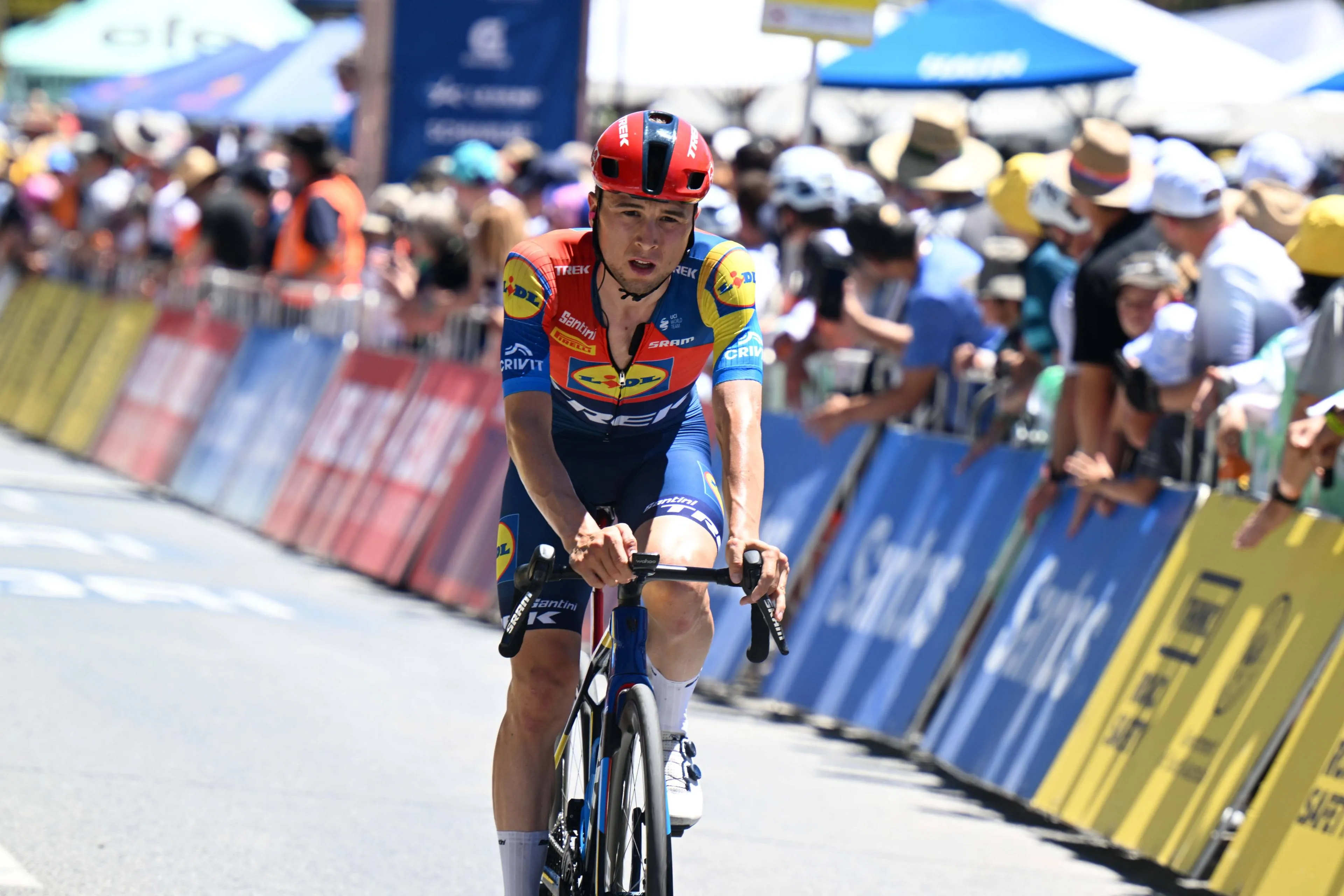„Dritter Platz hinter Tadej und Richard, ich glaube, darauf kann ich stolz sein“: Andrea Bagioli glänzt bei der Tour de Suisse auf heimischen Straßen