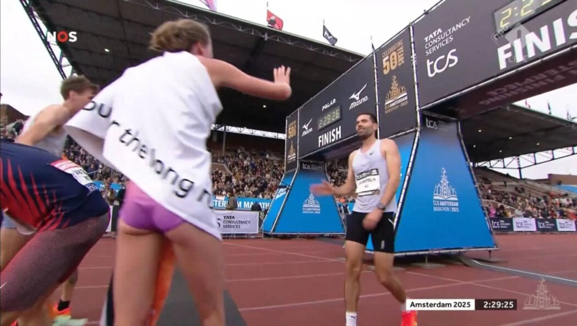 Ex-Giro d'Italia-Sieger Tom Dumoulin schockt Amsterdam-Marathon mit 2:29-Debütlauf - „Mein Herz sagte ja, meine Beine schrieen nein"