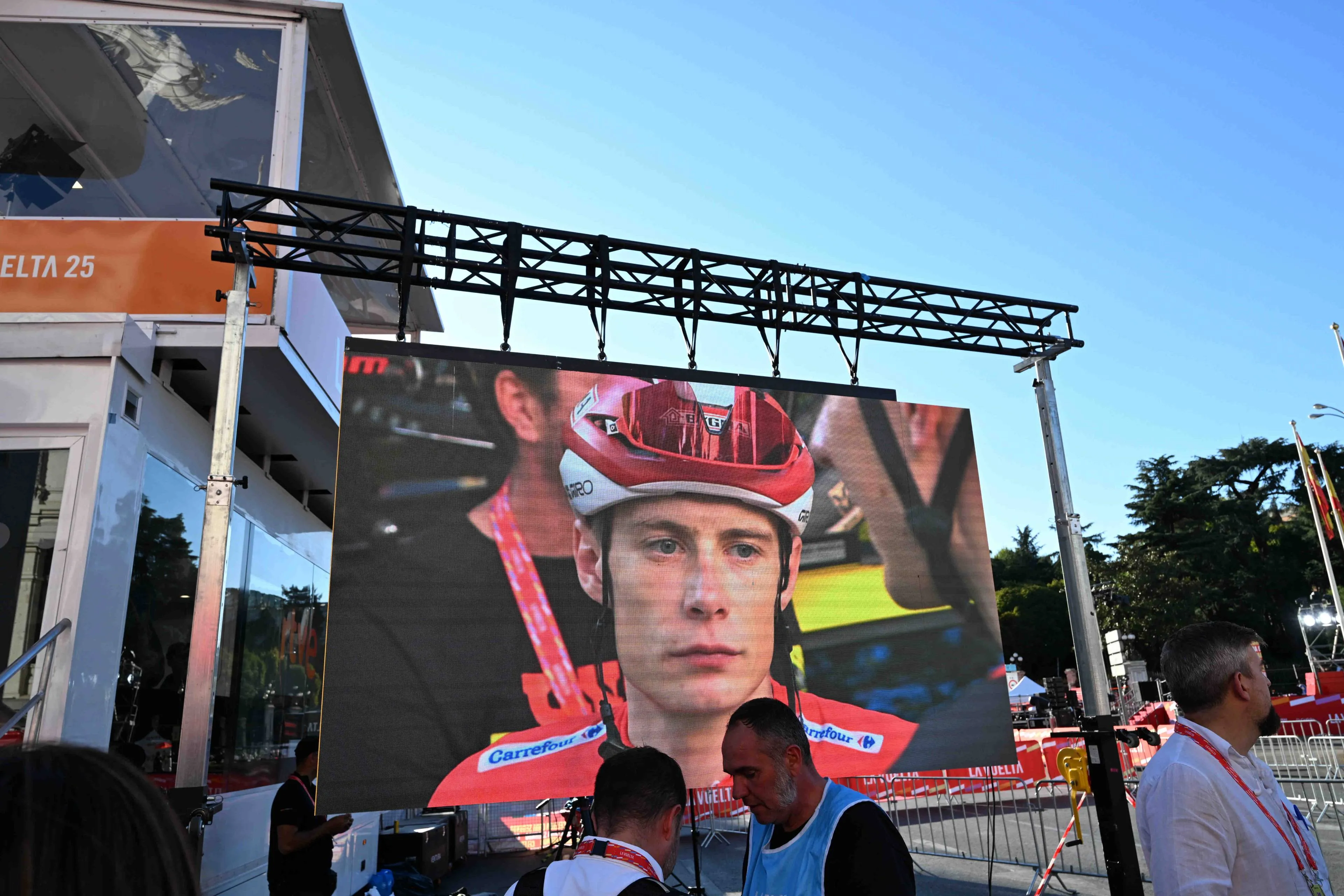 „Schlimmer konnte es nicht sein“ – Jonas Vingegaard erinnert an chaotische Protestszenen, die seinen Sieg bei der Vuelta a España 2025 überschatteten