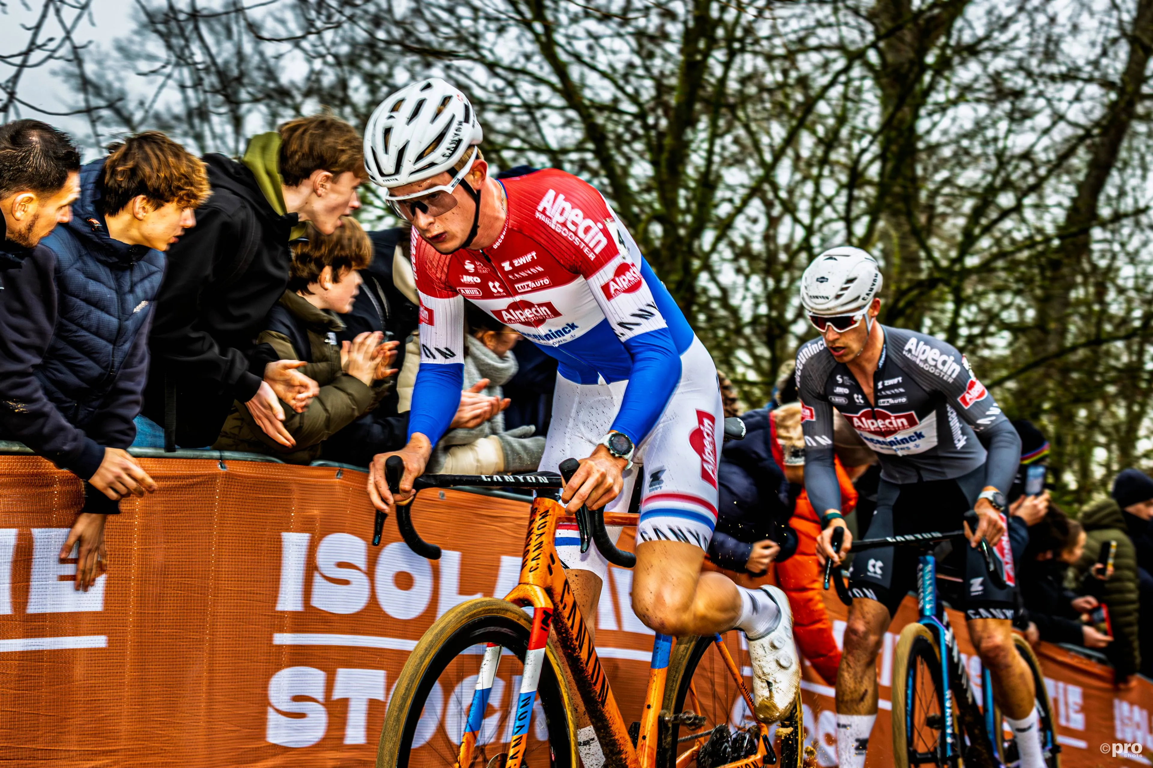 „Vor allem ist Mathieu ein wirklich großartiger Teamkollege“ – Tibor del Grosso über Crossrennen an der Seite von van der Poel