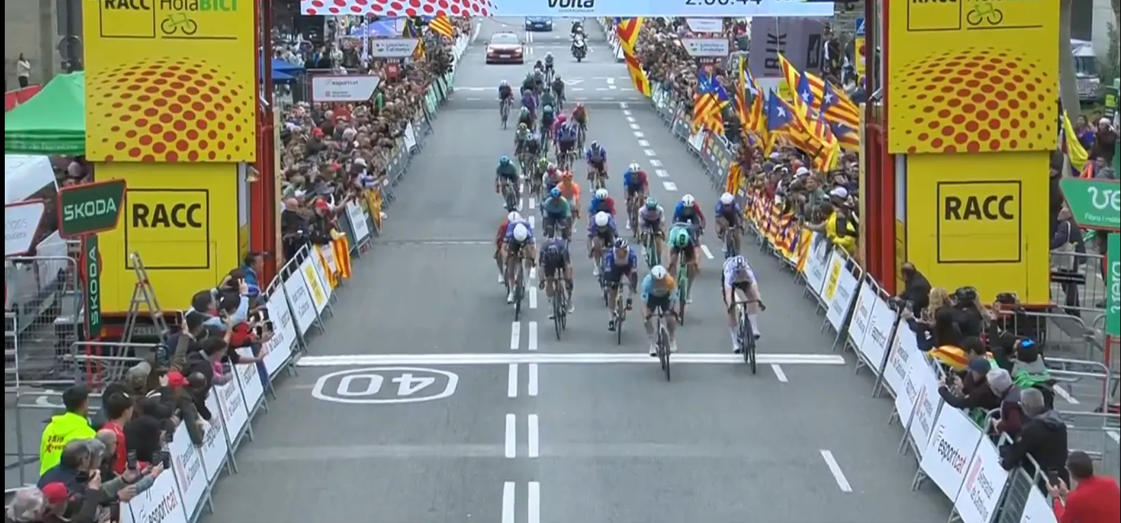 Ergebnisse Katalonien-Rundfahrt 2026, Etappe 7 | Jonas Vingegaard triumphiert in der Gesamtwertung – Brady Gilmore gewinnt den Schlusssprint am Montjuïc