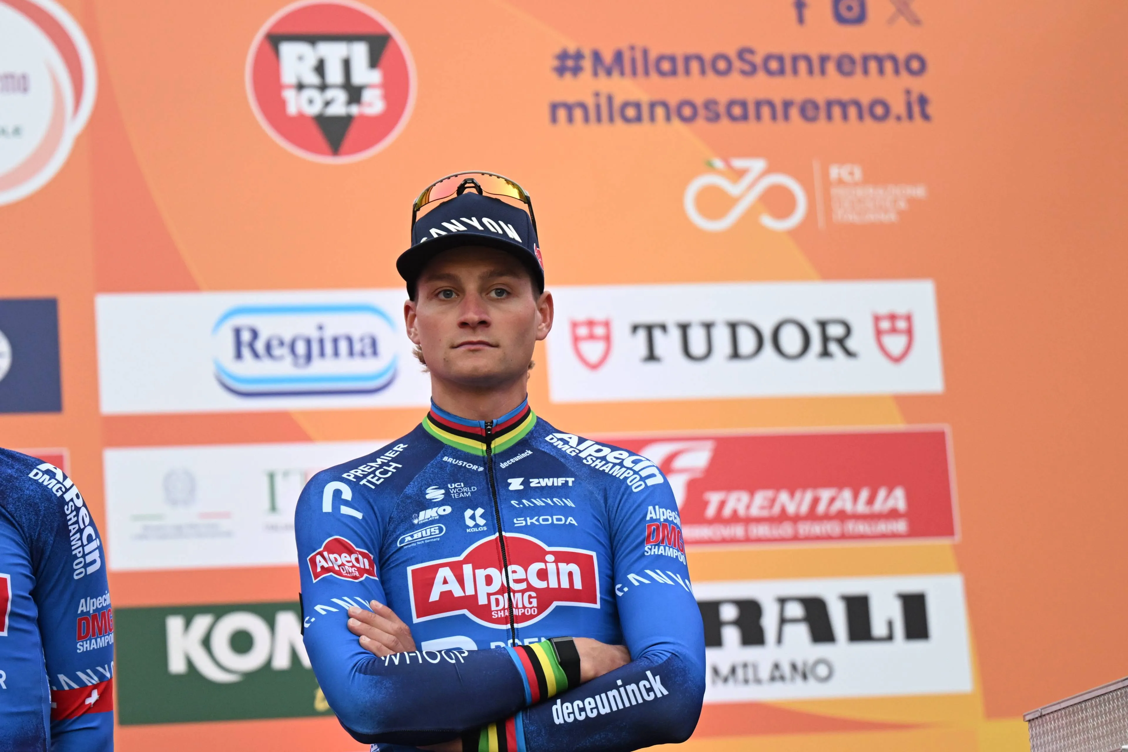 „Innerhalb eines Kilometers hat er diese 20 Sekunden schon zugefahren – wie ist das möglich?“ Astana-Profi staunt, wie Van der Poel nach Sturz die Cipressa hinaufflog