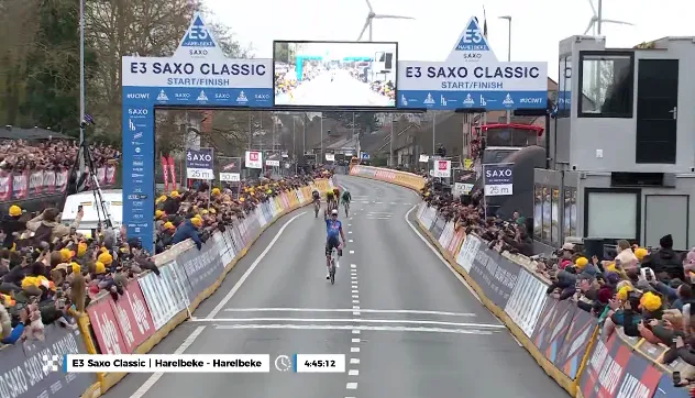 Mathieu van der Poel gewinnt E3 Saxo Classic 2026