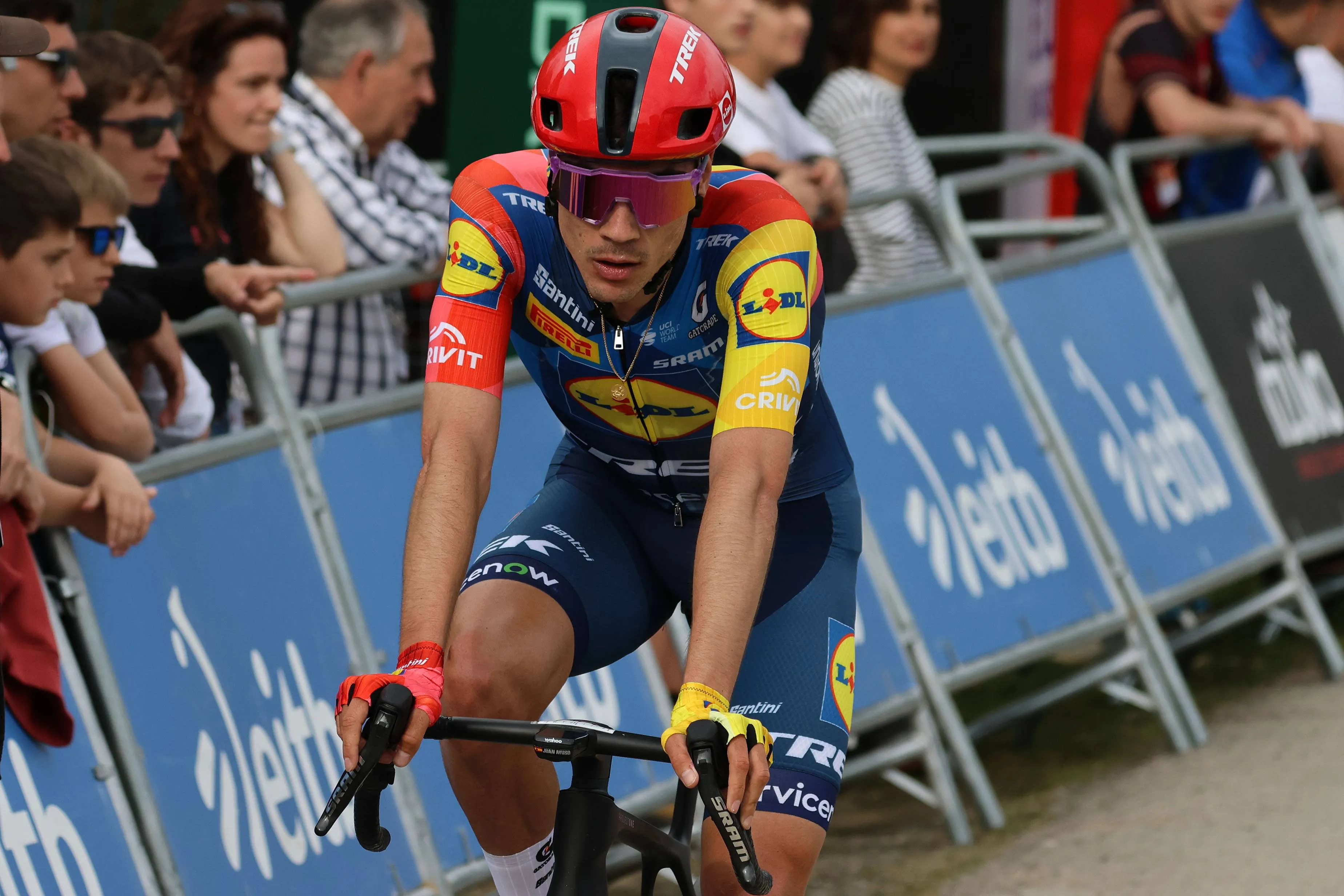 „Der Radsport hat sich stark verändert; er ist weitaus universeller geworden“ – Pedro Delgado über Spaniens Rolle im Profiradsport; und Juan Ayuso