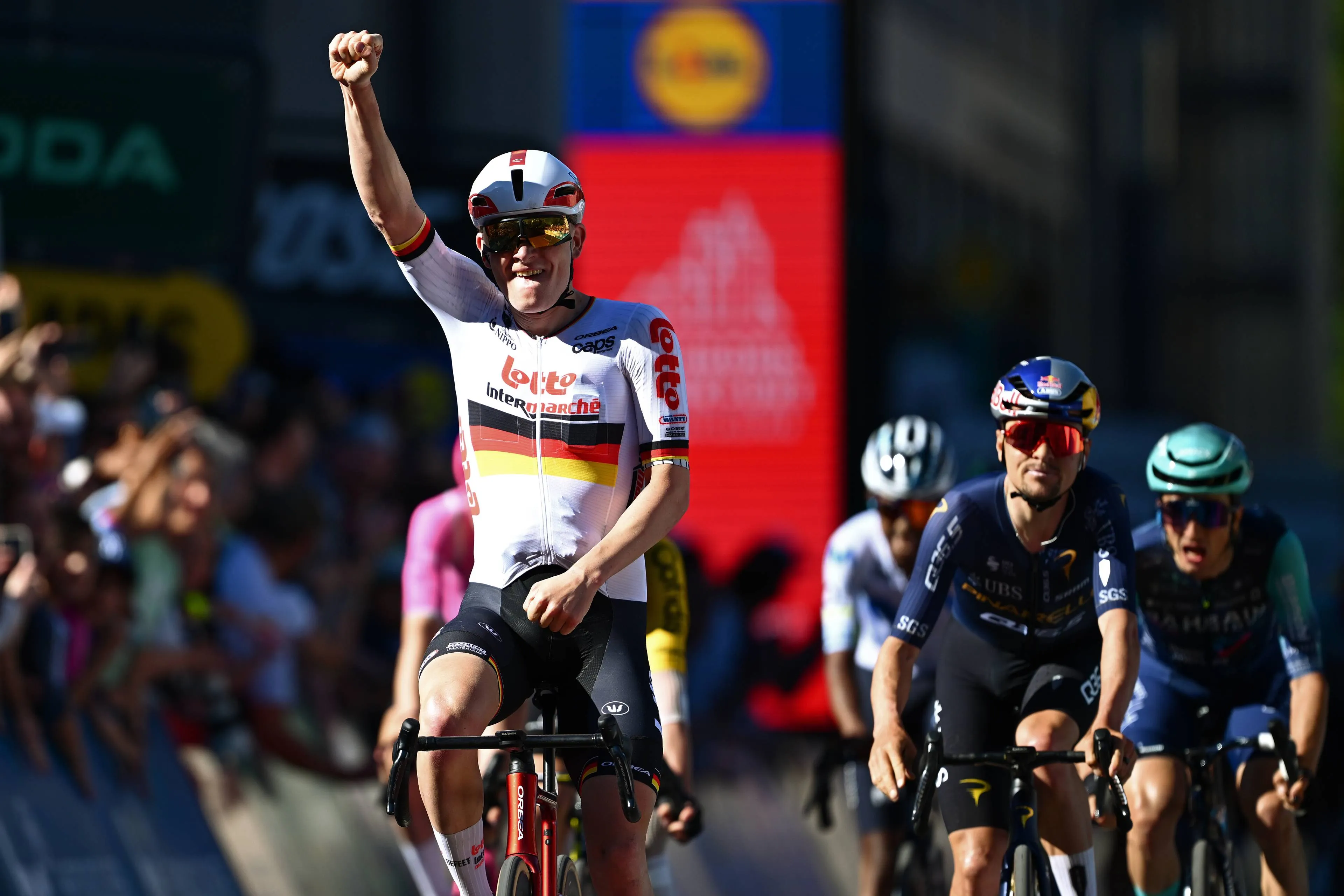Georg Zimmermann sprintet Tom Pidcock aus und gewinnt Eschborn-Frankfurt 2026