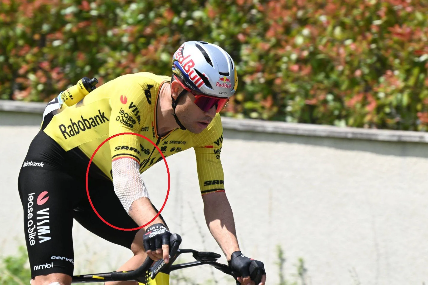 Wout Van Aert steigt bei der Tour Auvergne-Rhône-Alpes aus – Jüngste Verletzung bereitet Visma Sorgen