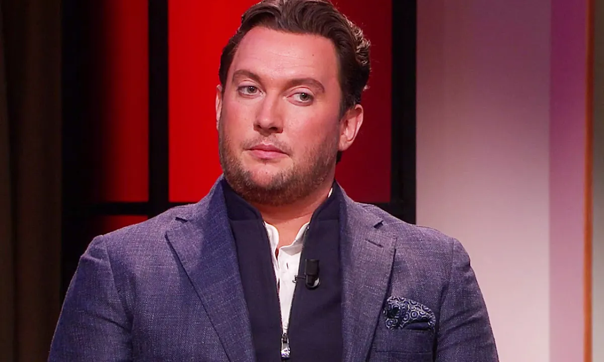 Tino Martin bezopen op een hotelkamer: 'Veel vrouwen én drank'