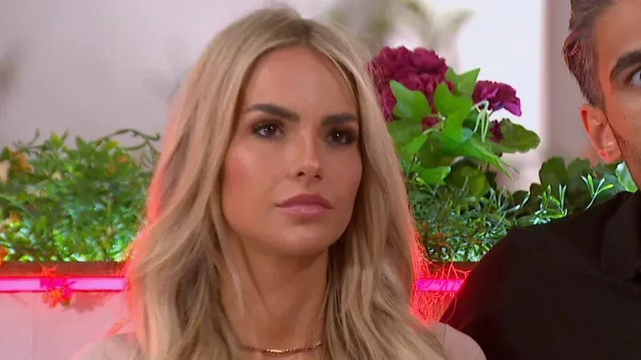 Jotti Verbruggen uit Love Island in het ziekenhuis: 'Mishandeling door vriend'