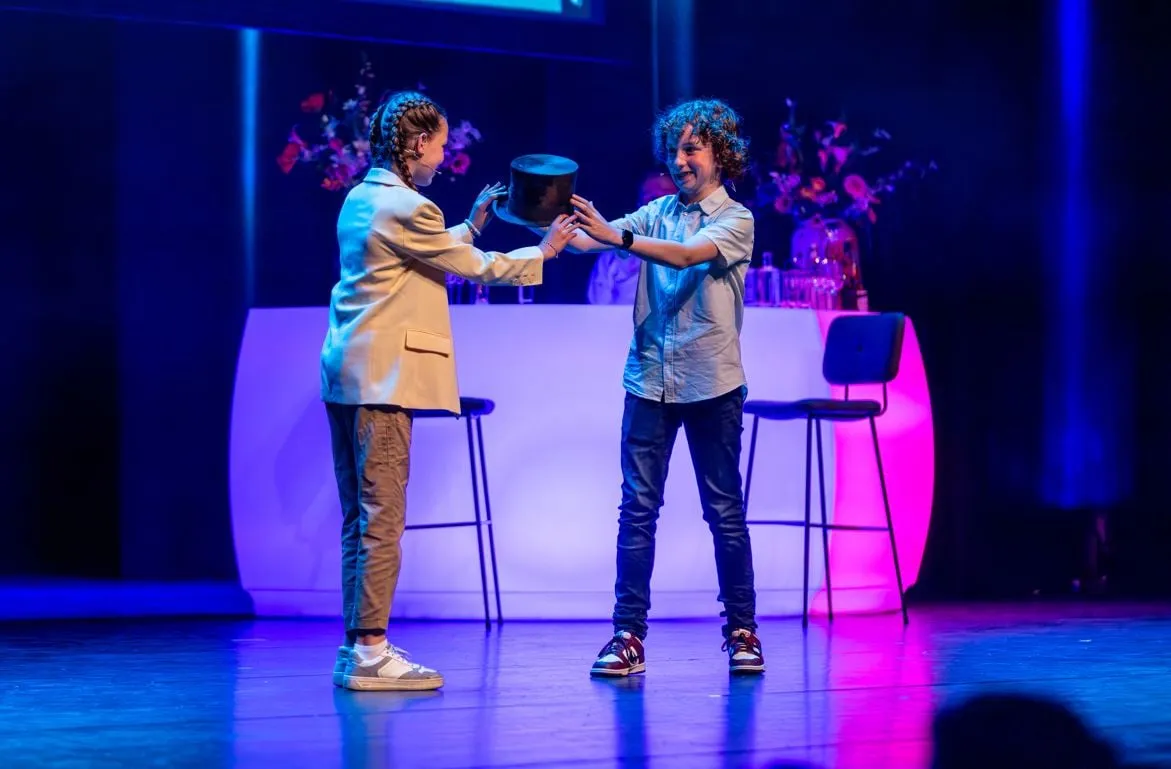 Alina (11) nieuwe kinderdirecteur van Maaspoort